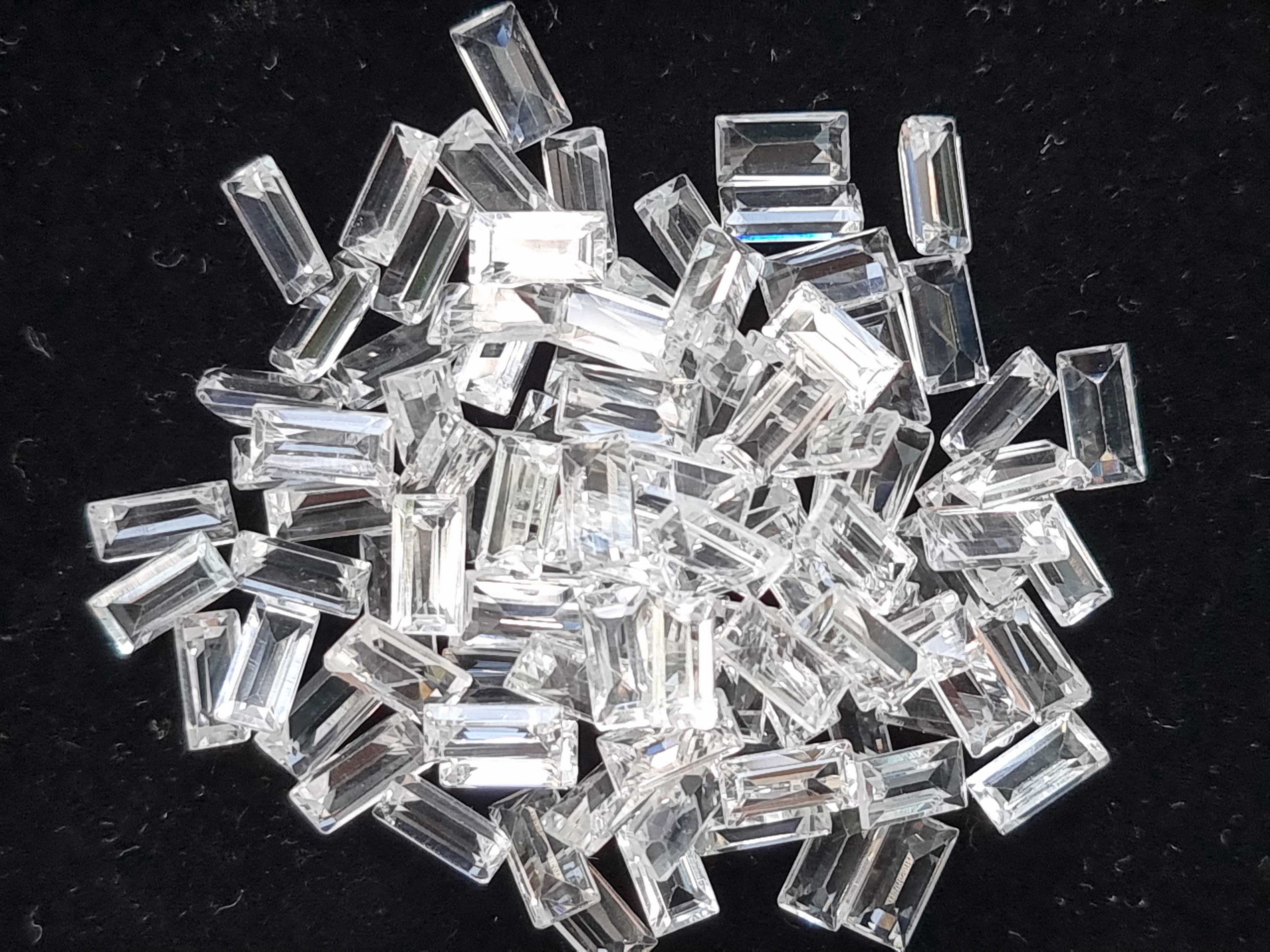 ไวท์โทปาสสี่เหลี่ยม 6×3 มม.5 กะรัต