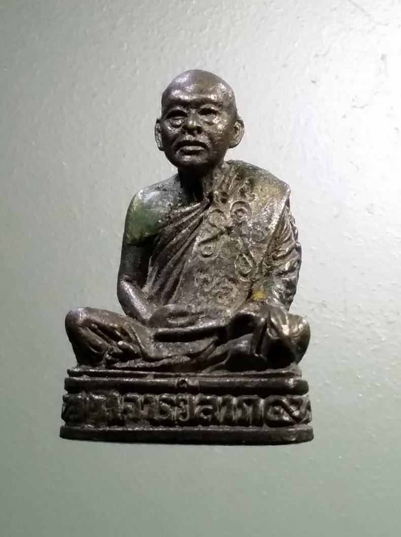 Antig LSD 1281 รูปหล่อเนื้อนวโลหะ พระอาจารย์ลาภ วัดชุมพลนิกายารามราชวรวิหาร อำเภอบางปะอิน จังหวัดอยุธยา พระรายการนี้ให้เช่าบูชาแล้ว