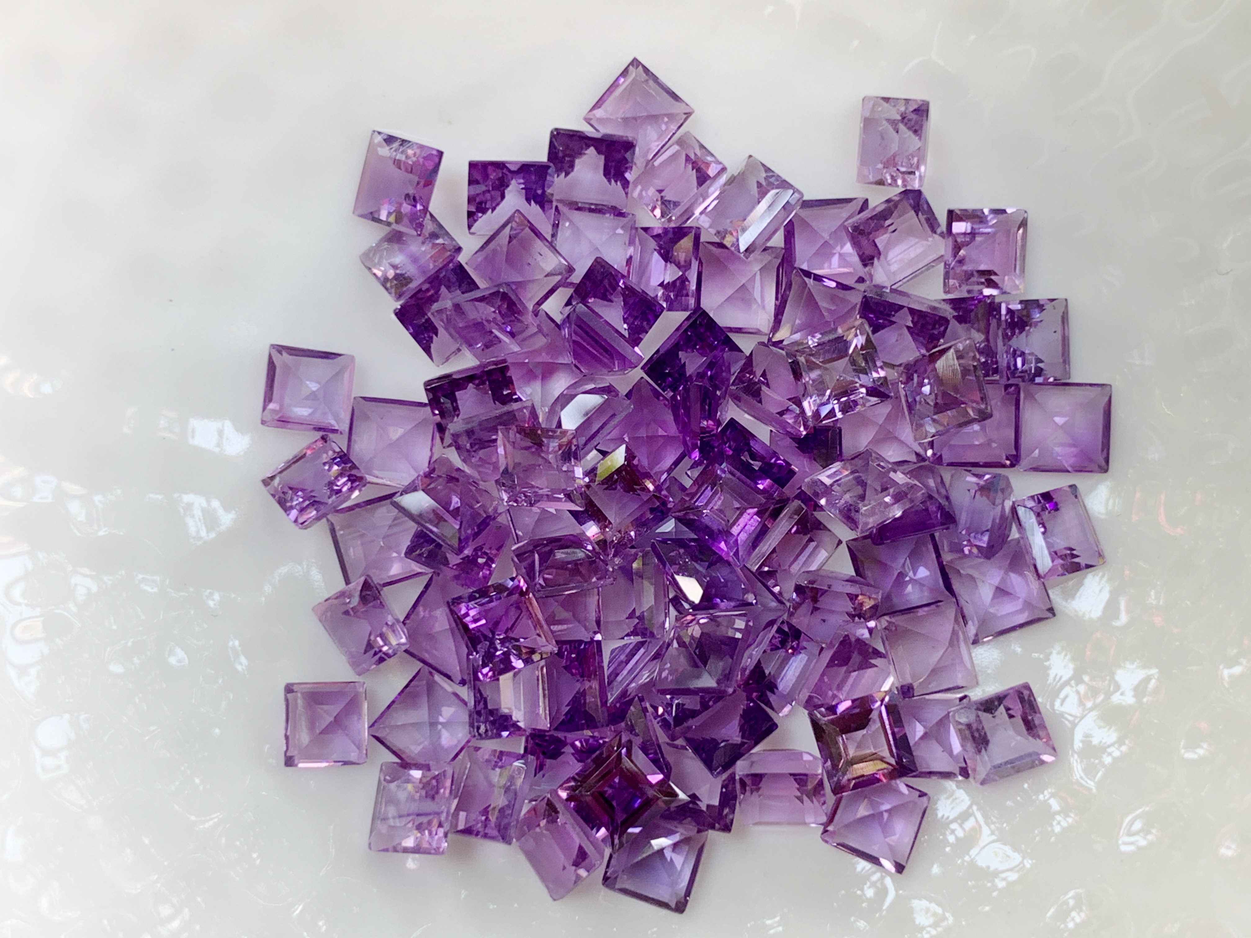 อเมทิสสีอ่อนสี่เหลี่ยม 4x4 มม. 5 กะรัต