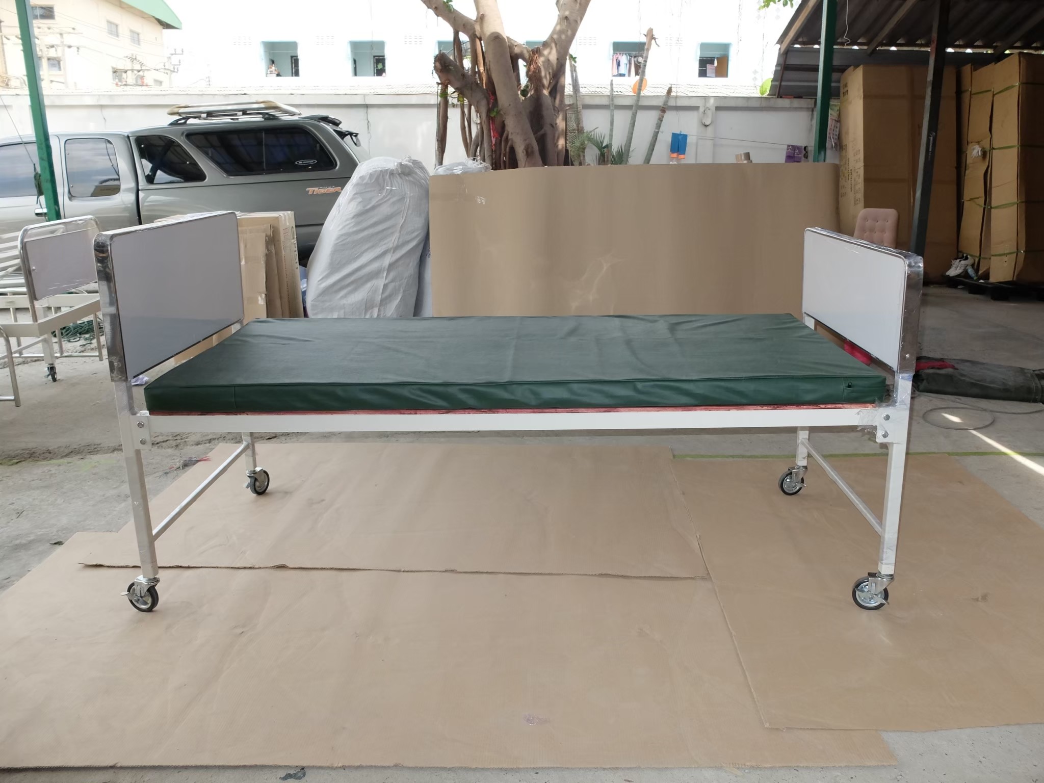 เตียงซิมมอนส์ เตียงพยาบาล (เหล็กพ่นสี) หัวท้ายเตียง โฟเมก้า + พร้อมที่นอน รหัส PP014