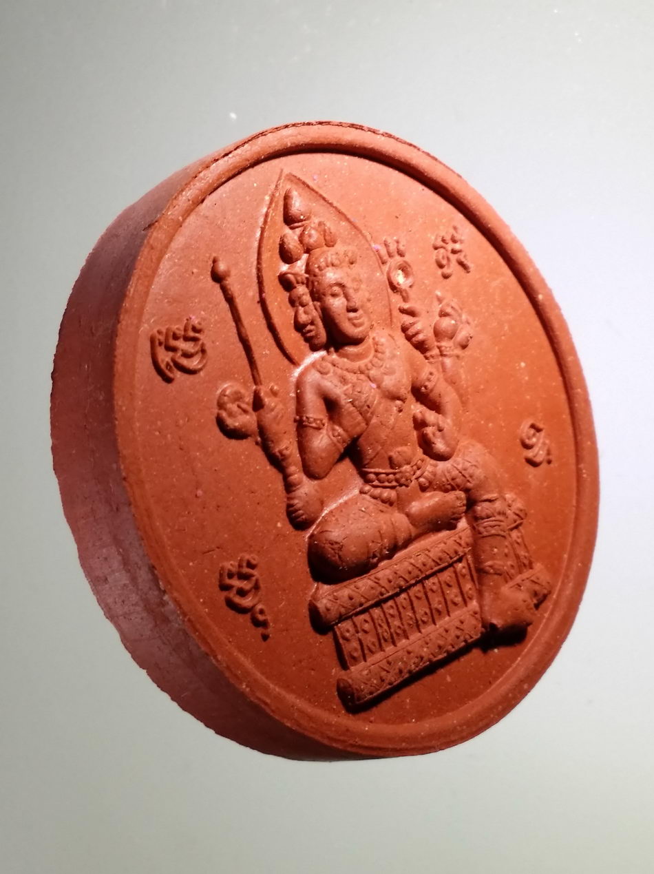 รหัสสินค้า จตุคามรามเทพ 409 ท่านท้าวมหาพรหม - จตุคามรามเทพ เนื้อว่านแดง ฝังแร่รัตนชาติ วัดกุฎีทอง อำเภอพรหมบุรี จังหวัดสิงห์บุรี รุ่น ทรัพย์สินมั่นคง มหาพุทธาภิเษก เทวาภิเษก ปี 2550