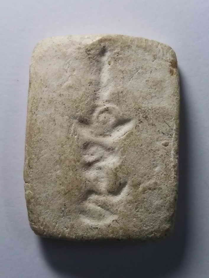 รหัสสินค้า พระไม่ทราบที่ 076 พระผงนั่งสมาธิฐานบัว ประกายรัศมี หลังยันต์ ทราบที่ พระรายการนี้ให้เช่าบูชาแล้ว