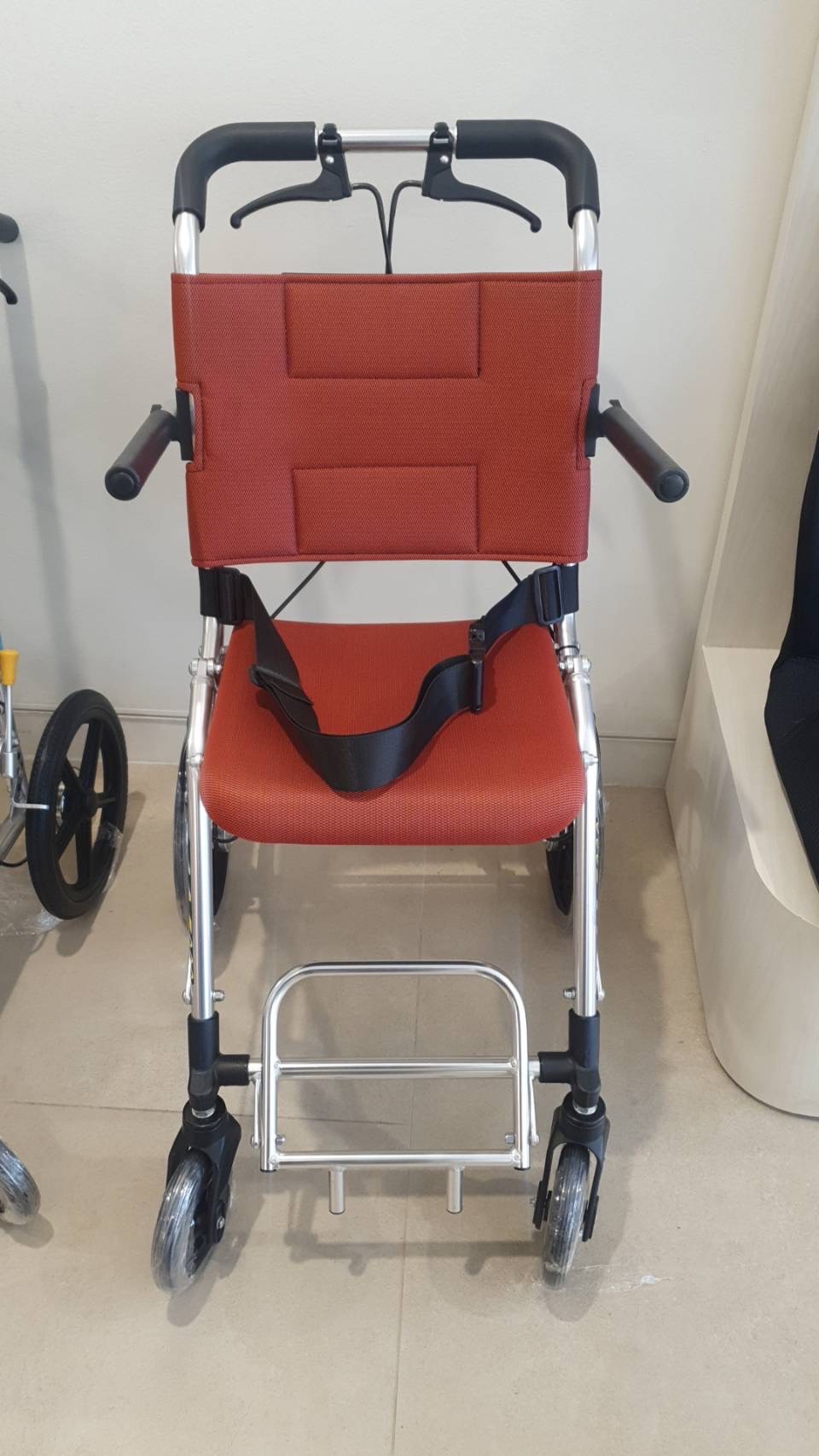 รถเข็นน้ำหนักเบา แบรนด์ญี่ปุ่น Matsunaga Wheelchair (車いす) รุ่น MV888 + แถมฟรีกระเป๋าใส่รถเข็นสำหรับเดินทาง (รุ่นยอดนิยม)