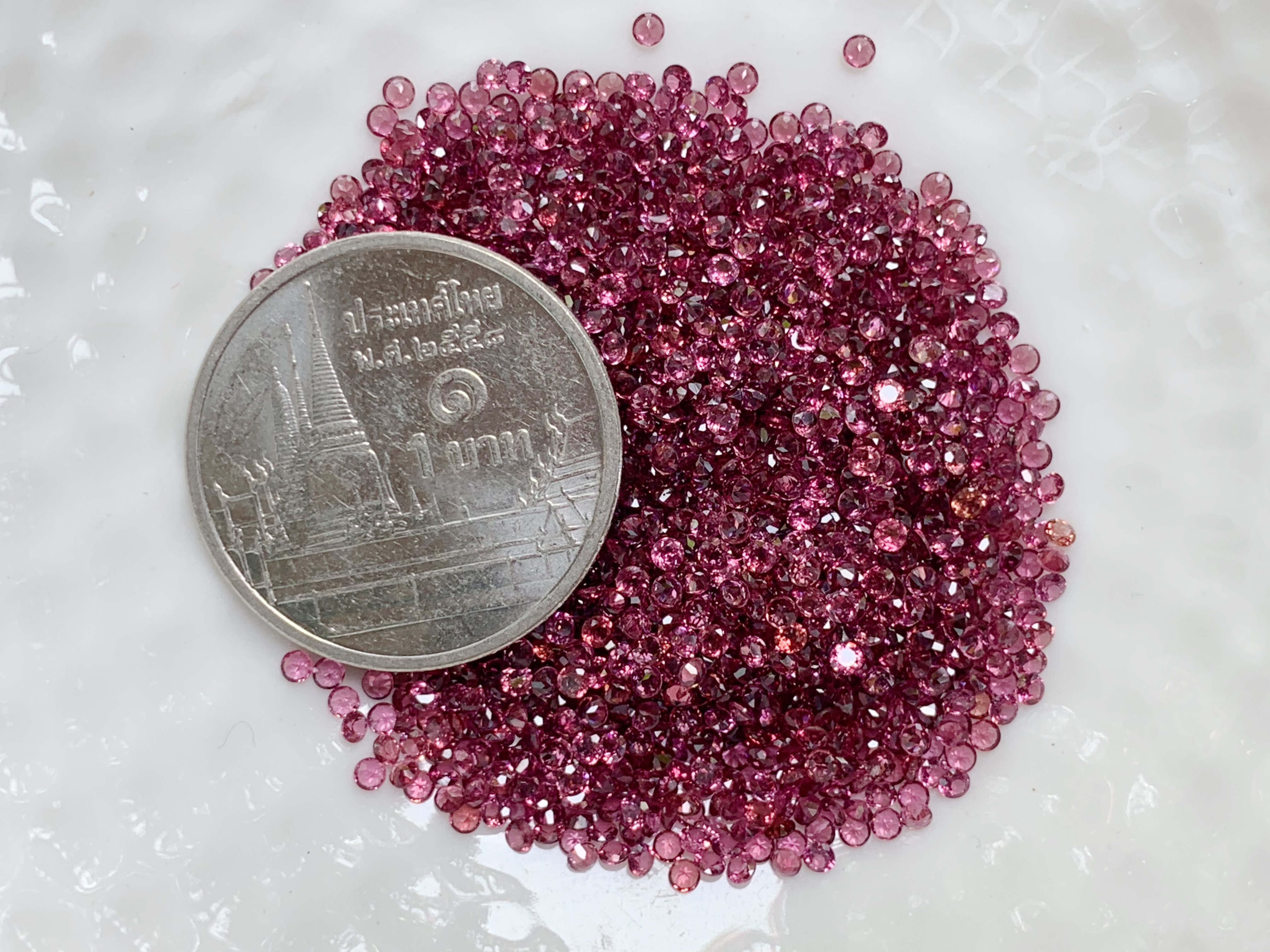 Rhodolite โรโดไลท์กลม 1.5 มม. 5 กะรัต