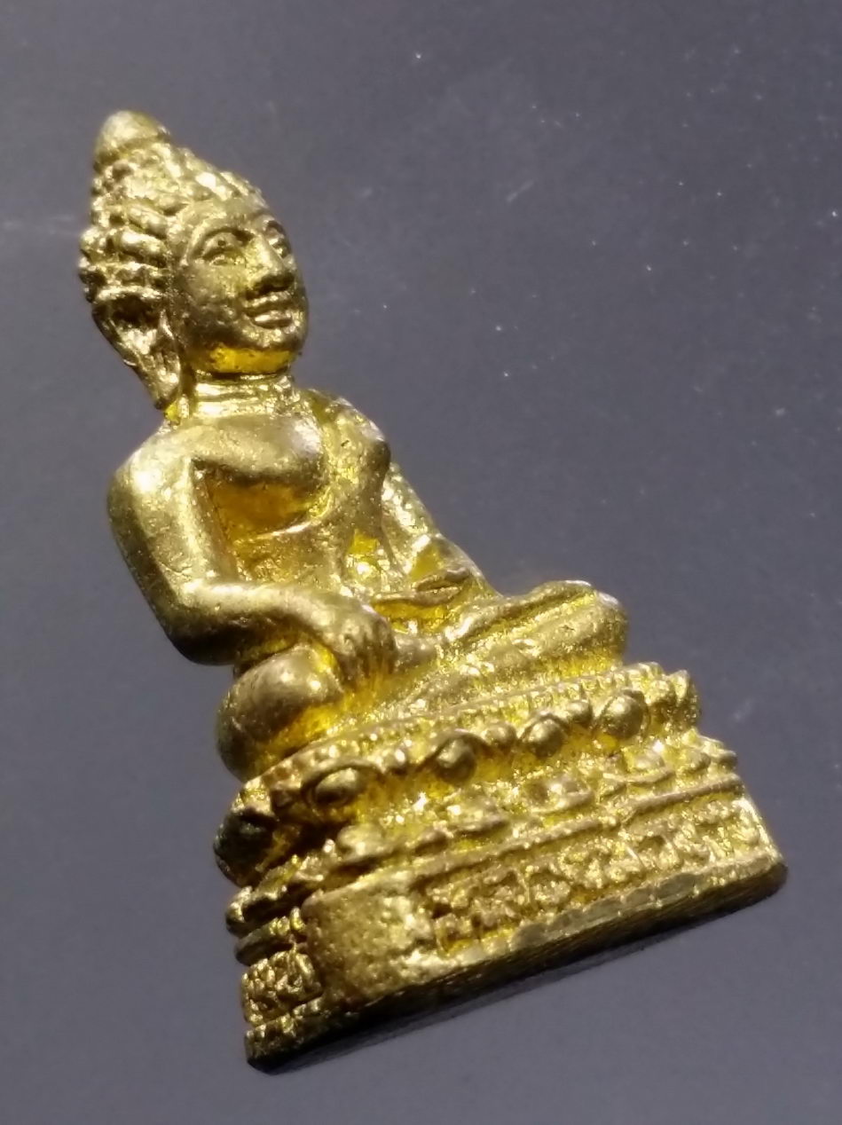 รหัสสินค้า พระมีกล่อง 3690 รูปหล่อพระพุทธหลวงพ่อขาว รุ่นพุทธเมตตาบารมี วัดโคกโพธิกุญชร จังหวัดลพบุรี เนื้อทองผสม หล่อตัน