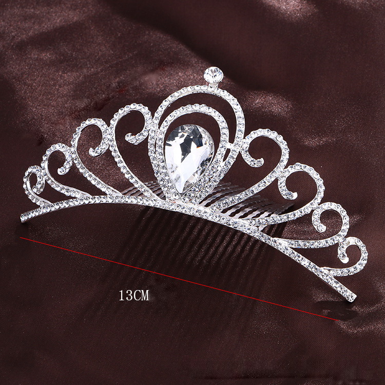 As13011 พร้อมส่ง เทียร่า มงกุฎเพชรแวววาวขนาดกลาง กว้าง 13ซม. สูง 6ซม. เป็นหวีปัก ใช้ได้ตั้งแต่เด็กเล็กถึง-เด็กโต หรือผู้ใหญ่