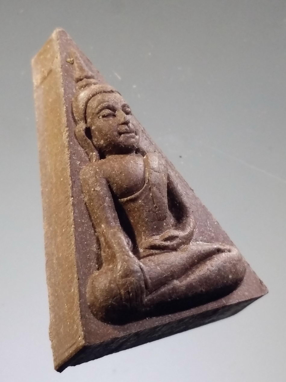 รหัสสินค้า พระมีกล่อง 3781 พระนางพญาเนื้อผงผสมว่าน วัดเทพวนาราม (ม่าหนิก) อำเภอถลาง จังหวัดภูเก็ต