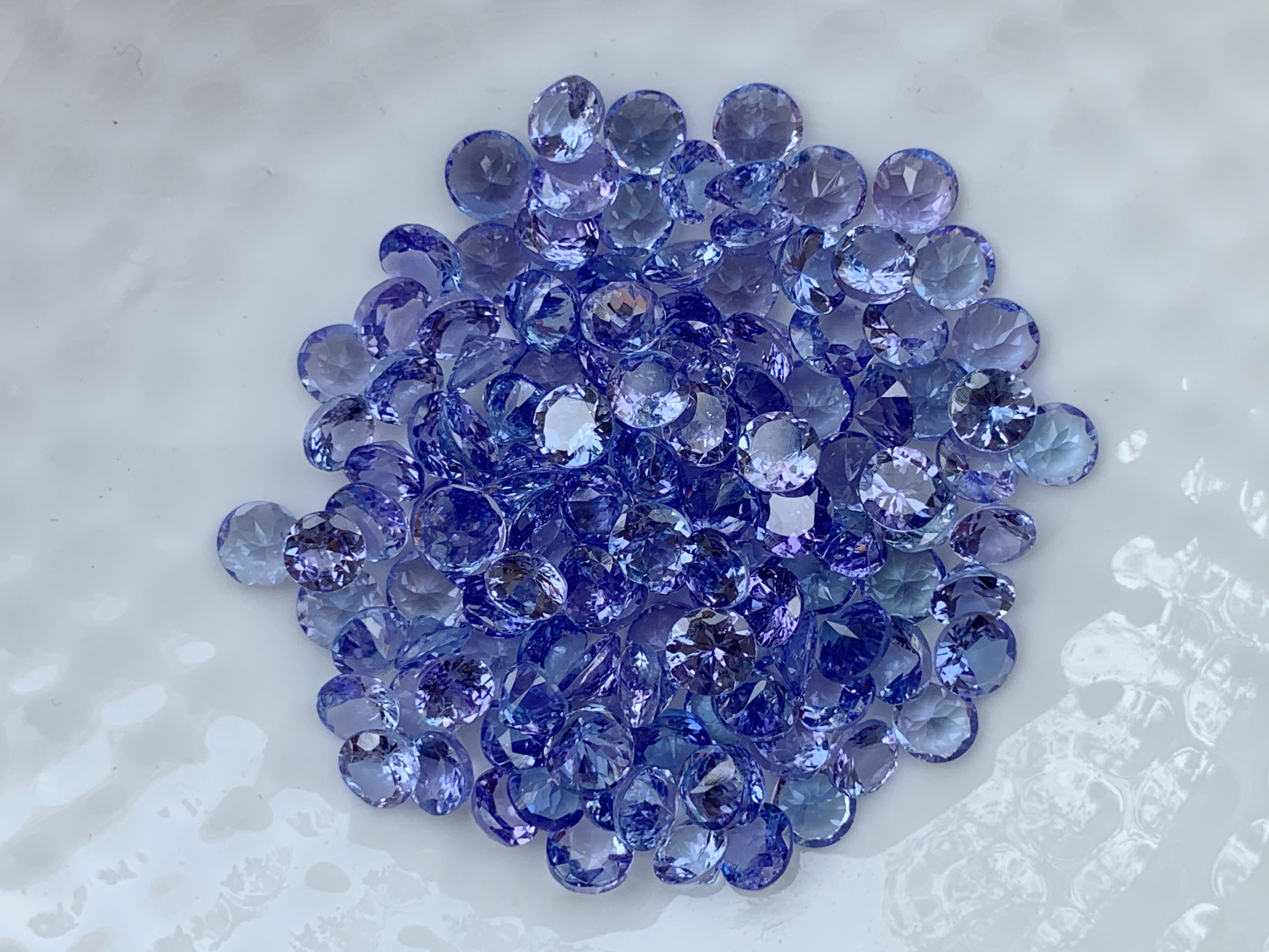 แทนซาไนท์กลม 4.0 มม. 1 กะรัต