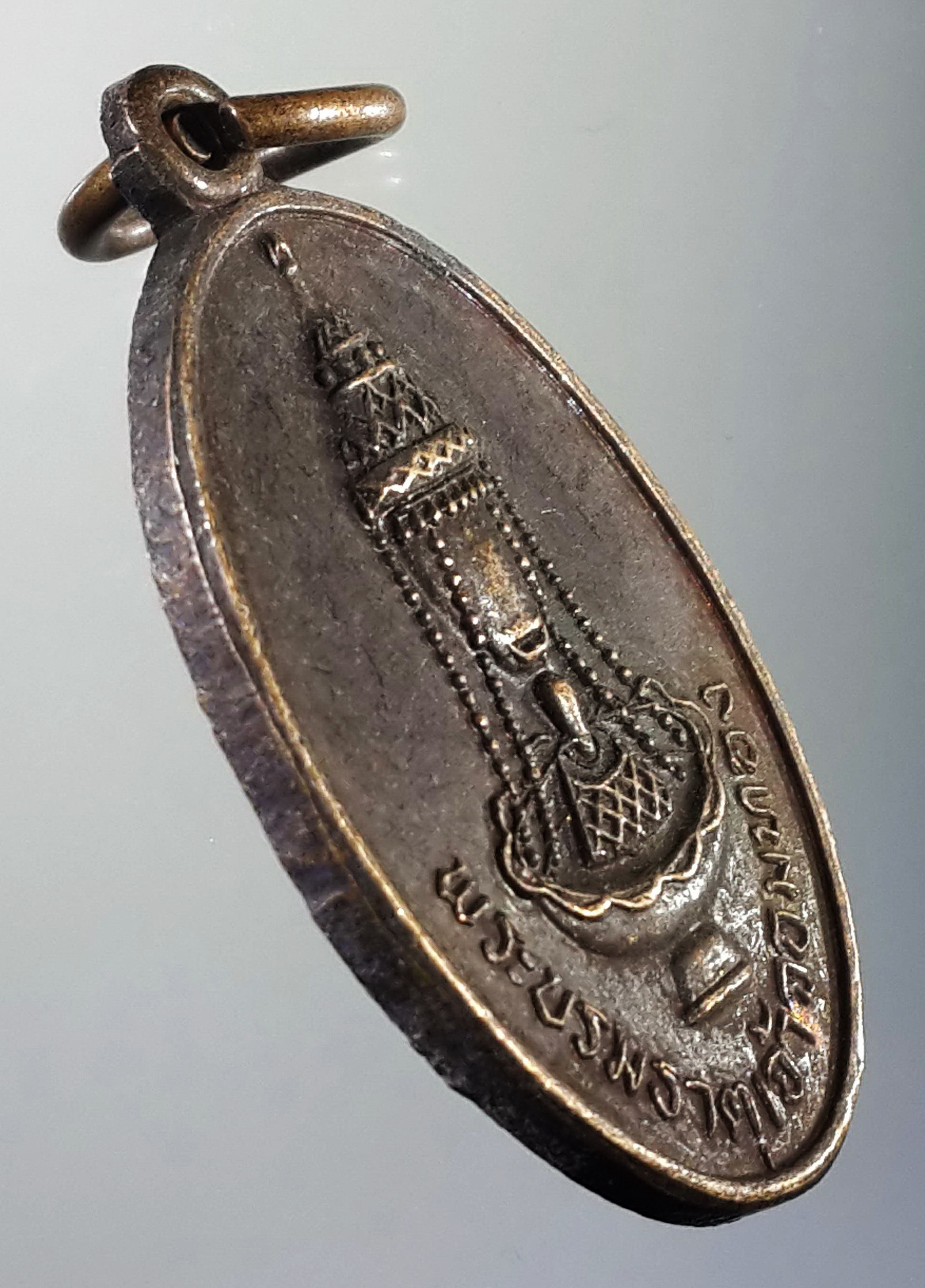 รหัสสินค้า เหรียญพระพุทธ 497 เหรียญพระบรมธาตุเจ้าจอมทอง หลังพระธาตุเจดีย์ ที่ระลึกหุ้มทองเหลือง พระเจดีย์ พระบรมธาตุเจ้าจอมทอง สร้างปี 2525 พระรายการนี้ให้เช่าบูชาแล้ว