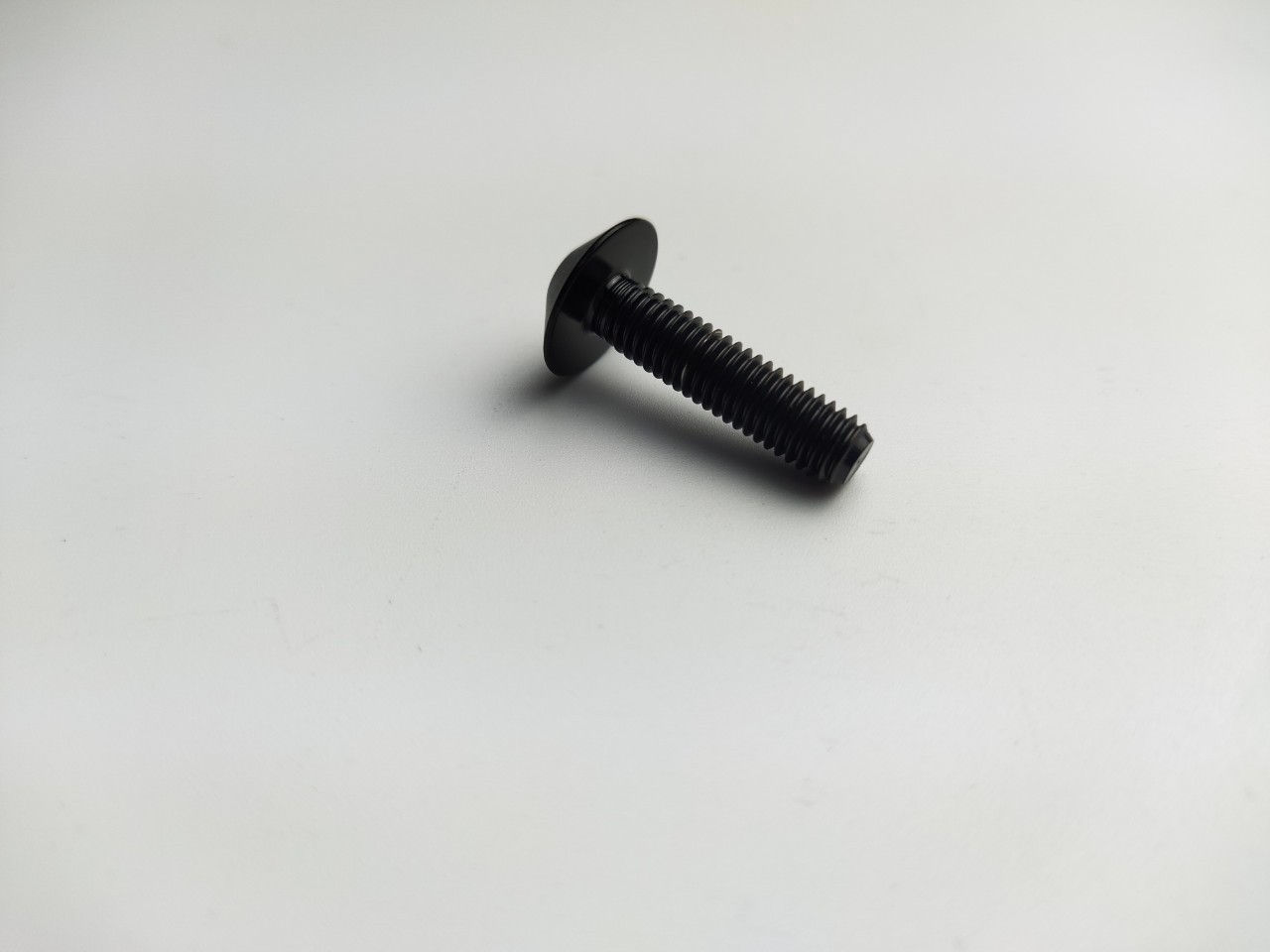 ตัวอย่างอะไหล่น็อตทำสีดำไทเทเนียม | PVD Coating