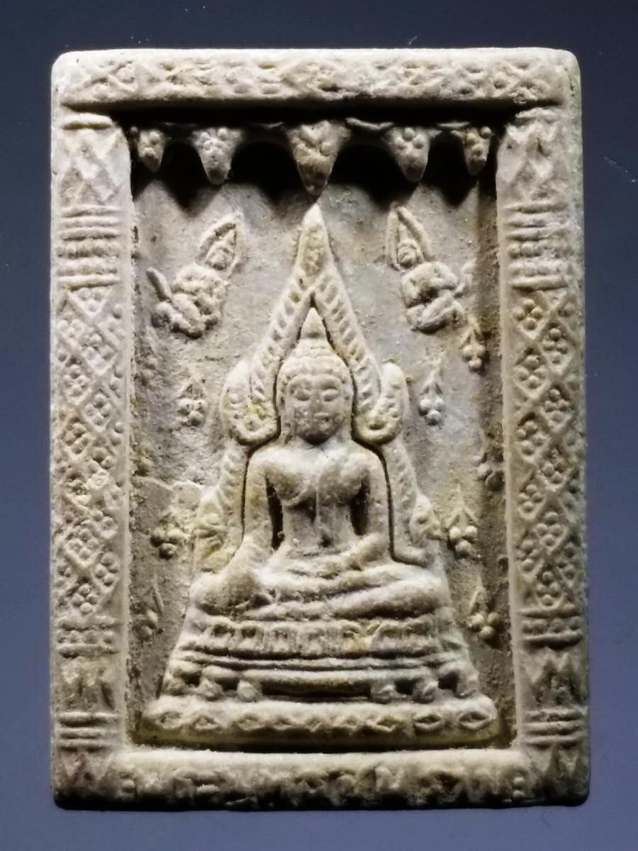 รหัสสินค้า พระเนื้อดิน เนื้อผง เนื้อว่าน 2262 พระพุทธชินราชเนื้อผง หลังอกเลา รุ่นเสาร์ 5 โครงการอาหารกลางวัน พิมพ์ใหญ่ วัดพระศรีรัตนมหาธาตุ จังหวัดพิษณุโลก สภาพใช้