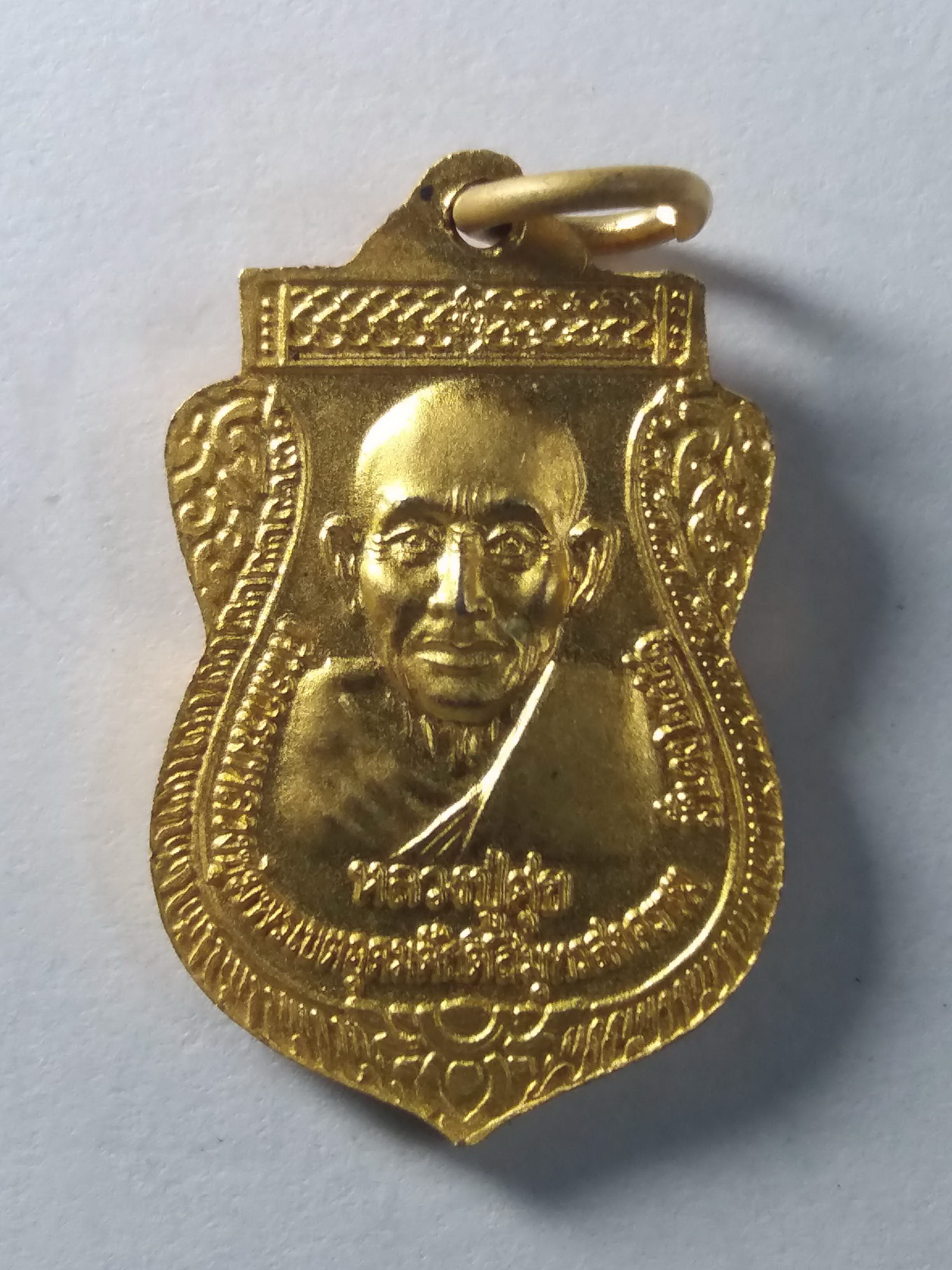 รหัสสินค้า สมุทรสงคราม 005 เหรียญกะไหล่ทองพ่นทราย พลเรือเอกพระเจ้าบรมวงศ์เธอ กรมหลวงชุมพรเขตอุดมศักดิ์ พระองค์เจ้าอาภากรเกียรติวงศ์ หลังหลวงปู่ศุข วัดปากคลองมะขามเฒ่า ออกที่ศาลกรมหลวงชุมพรเขตอุดมศักดิ์ จังหวัดสมุทรสงคราม สร้างปี 2551