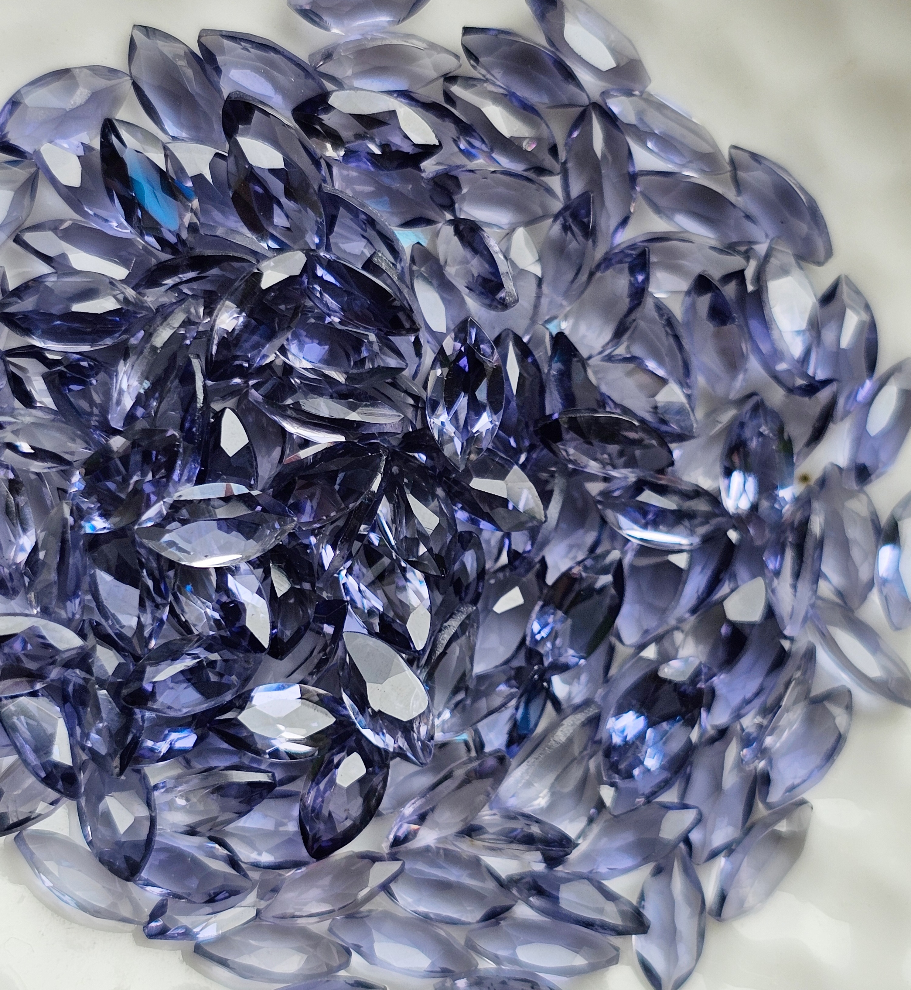 ไอโอไลท์มาคี 6x3mm. 5 กะรัต