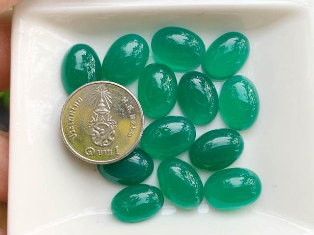 โมราไข่หลังเบี้ย 10x14mm. 1 เม็ด