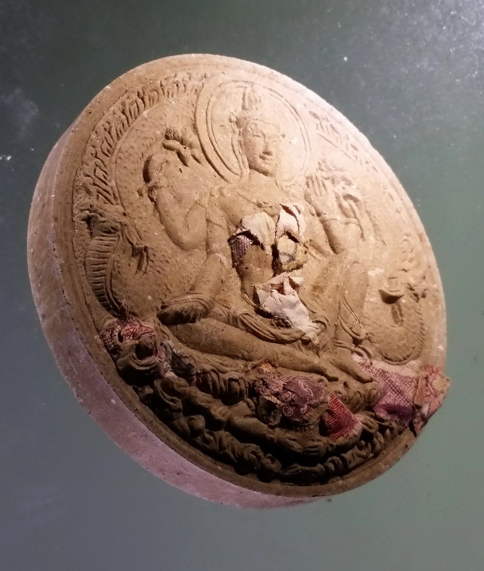 รหัสสินค้า จตุคามรามเทพ 206 พระเทวราชโพธิสัตว์จตุคามรามเทพ รุ่น ราชามหาเศรษฐี 50 เนื้อว่าน ผสมธนบัตร ปิดแผ่นทองคำเปลว กดนำฤกษ์ ปลุกเสกในฤกษ์