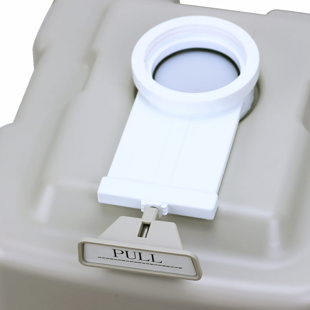 สุขาเคลื่อนที่ รุ่น P.3 รุ่นประหยัด ฝารองนั่งแบบวงกลม ความจุน้ำสะอาด 10 ลิตร ความจุของเสีย 20 ลิตร ฟรีสายฉีดชำระ