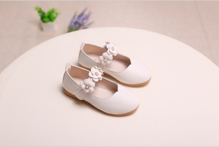 Shoe1502- รองเท้าคัชชูเด็กเล็ก รองเท้าคัชชูเด็ก ติดดอกไม้ดูสวยหวานน่ารัก ไม่มีส้น ใส่สบาย (ความยาววัดจากพื้นภายใน ให้ใช้ความยาวเท้า +0.5 cm.แล้วแลือก)