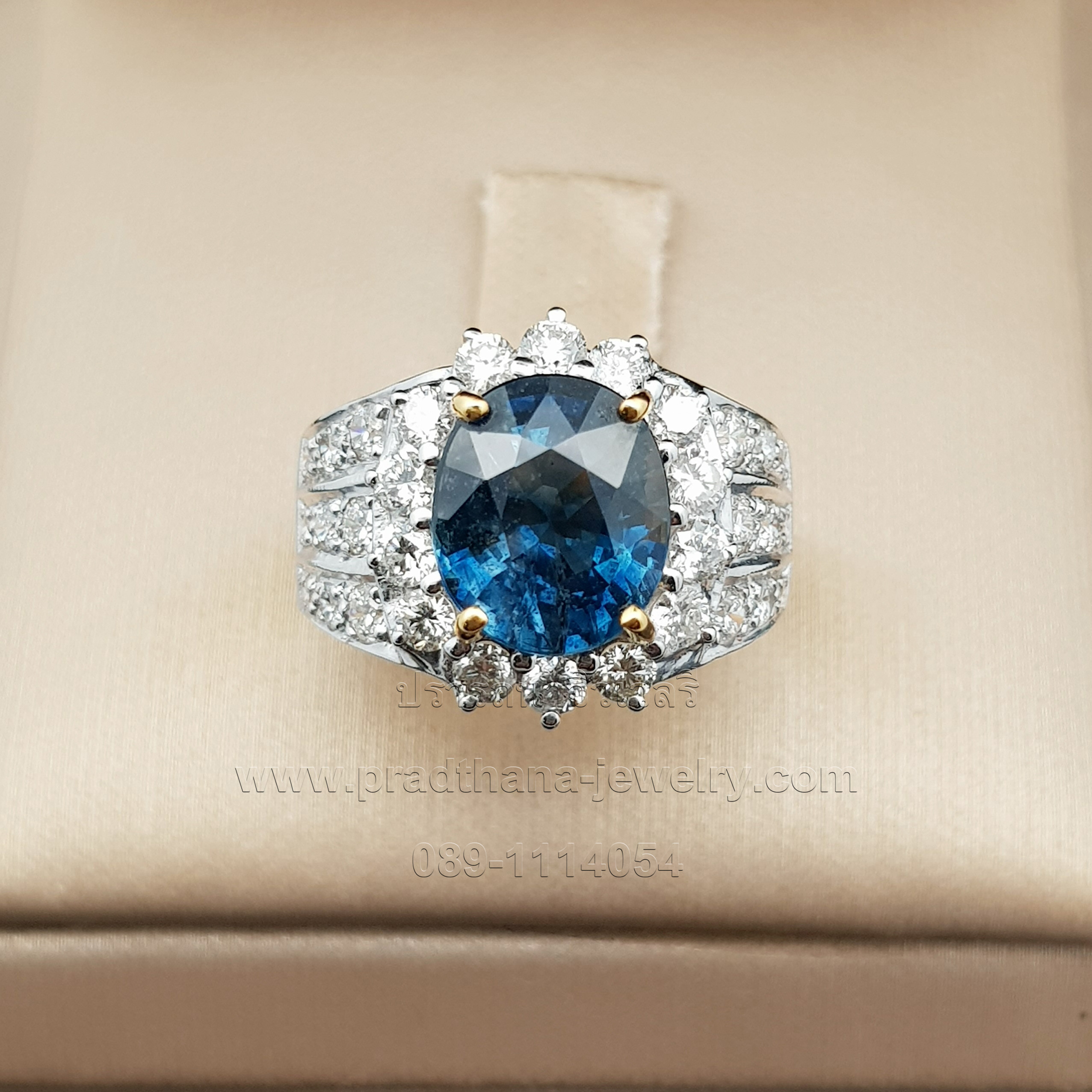 แหวนไพลินประดับเพชร