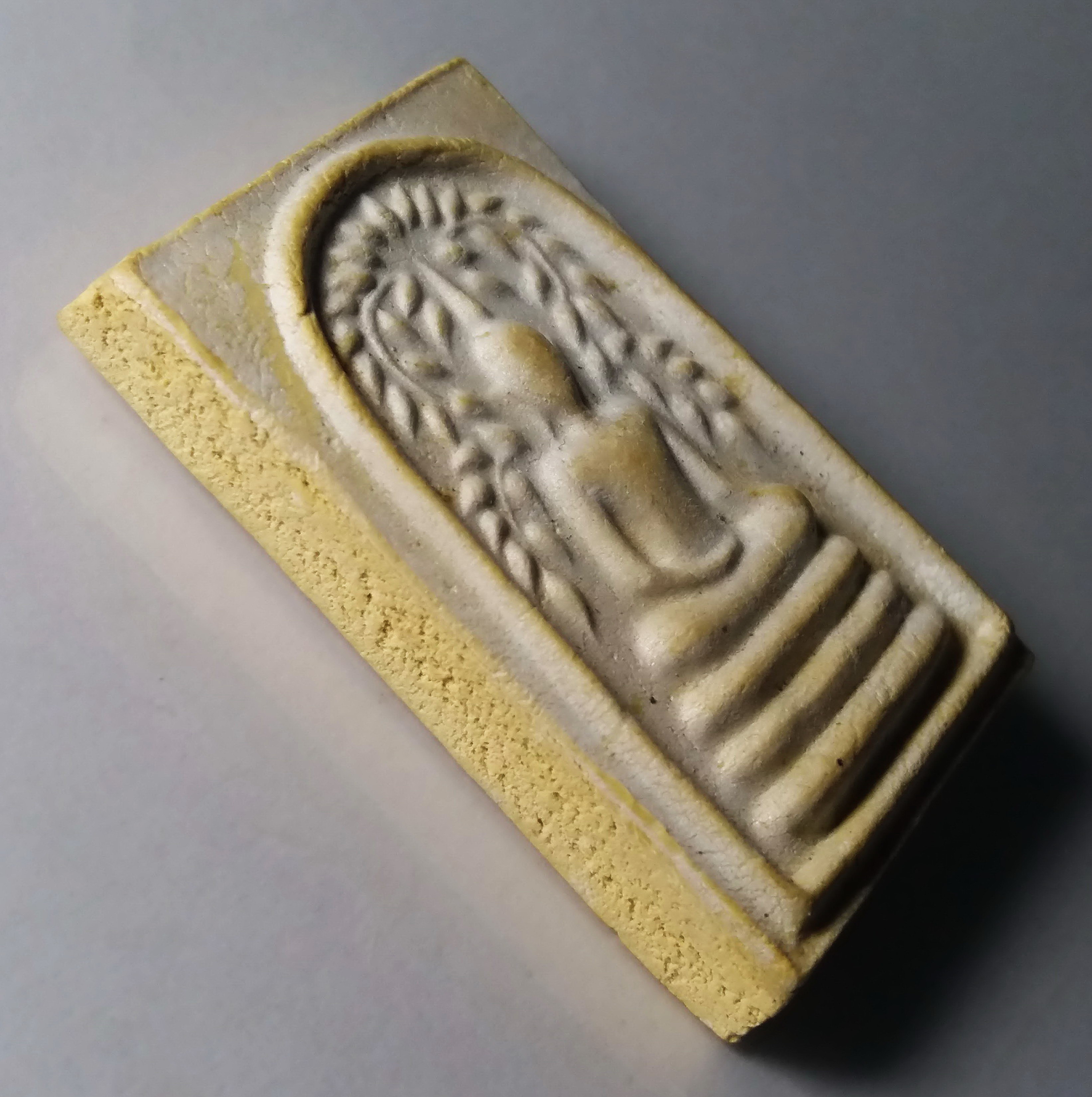 รหัสสินค้า พระสมเด็จ วัดต่างๆ 184 พระสมเด็จปรกโพธิ์ปางสะดุ้งกลับ หลังเรียบไม่ทราบที่ พระรายการนี้ให้เช่าบูชาแล้ว