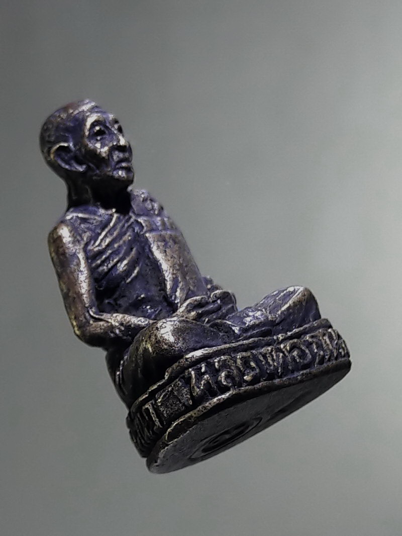 Antig FB 12893 รูปหล่อเนื้อทองผสม หลวงพ่อถนอม วัดสายลำโพงใต้ จังหวัดนครสวรรค์ ใต้ฐานบรรจุกริ่ง