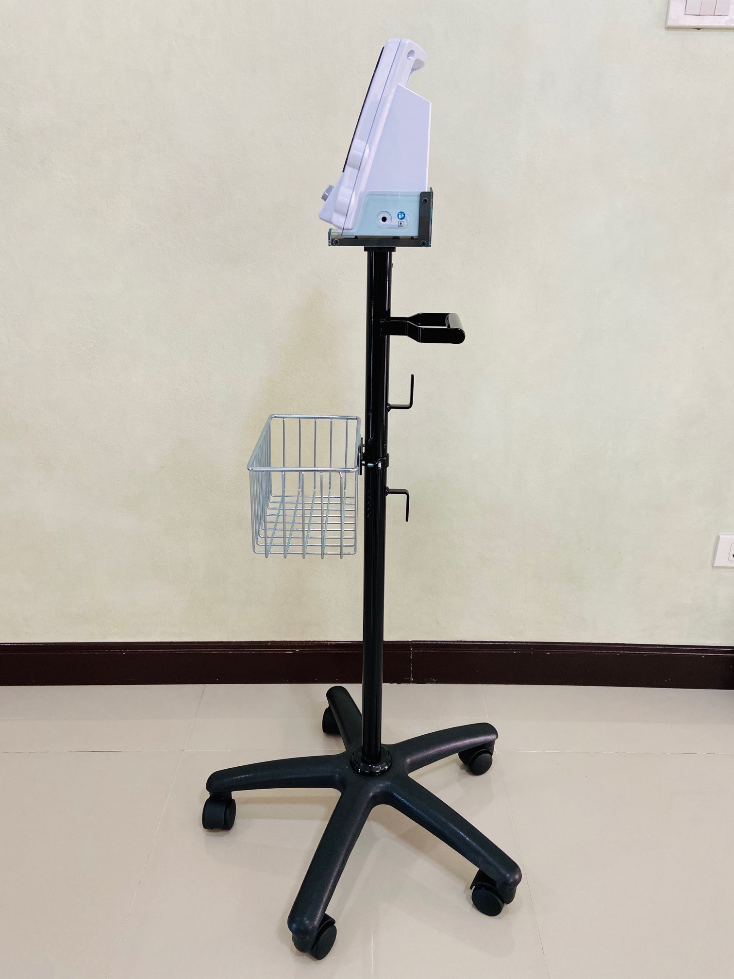 เครื่องวัดความดันโลหิตอัตโนมัติ OMRON รุ่น HEM-907 + พร้อมรถเข็นขาตั้งครบชุด และอุปกรณ์ประกอบการใช้งาน