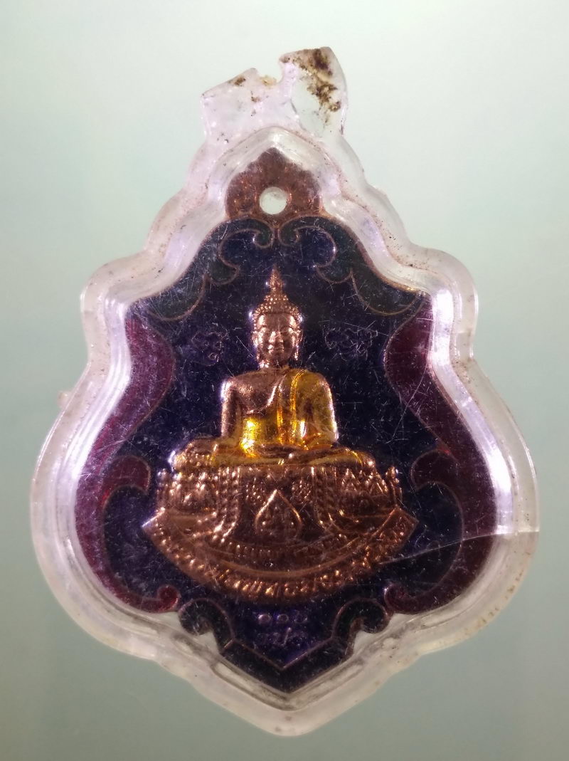 Antig FB 12299 เหรียญปาดตาล พระพุทธเนื้อทองแดงลงยา เลี่ยมพลาสติกมาแต่เดิม พลาสติกที่เลี่ยมห่วงหักนะครับ แต่พระสภาพภายในสวยครับ ผมรับประกันว่าเหรียญสวยแน่นอน
