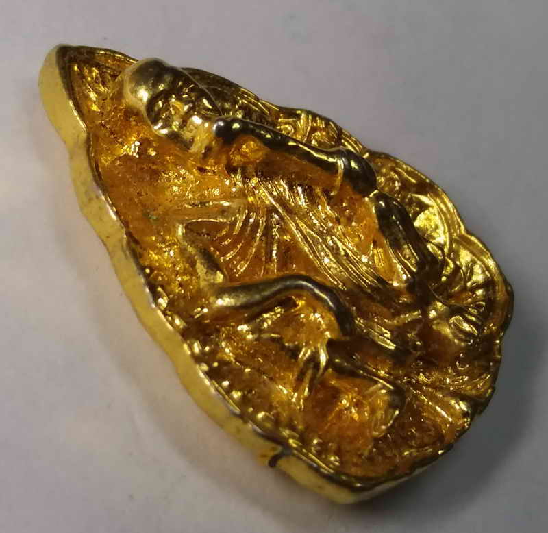 รหัสสินค้า นครราชสีมา 003 เหรียญหล่อใบโพธิ์กะไหล่ทอง หลวงพ่อคูณ วัดบ้านไร่ จังหวัดนครราชสีมา สร้างปี 2536 รุ่นโชคดีเด้อ พระรายการนี้ให้เช่าบูชาแล้ว