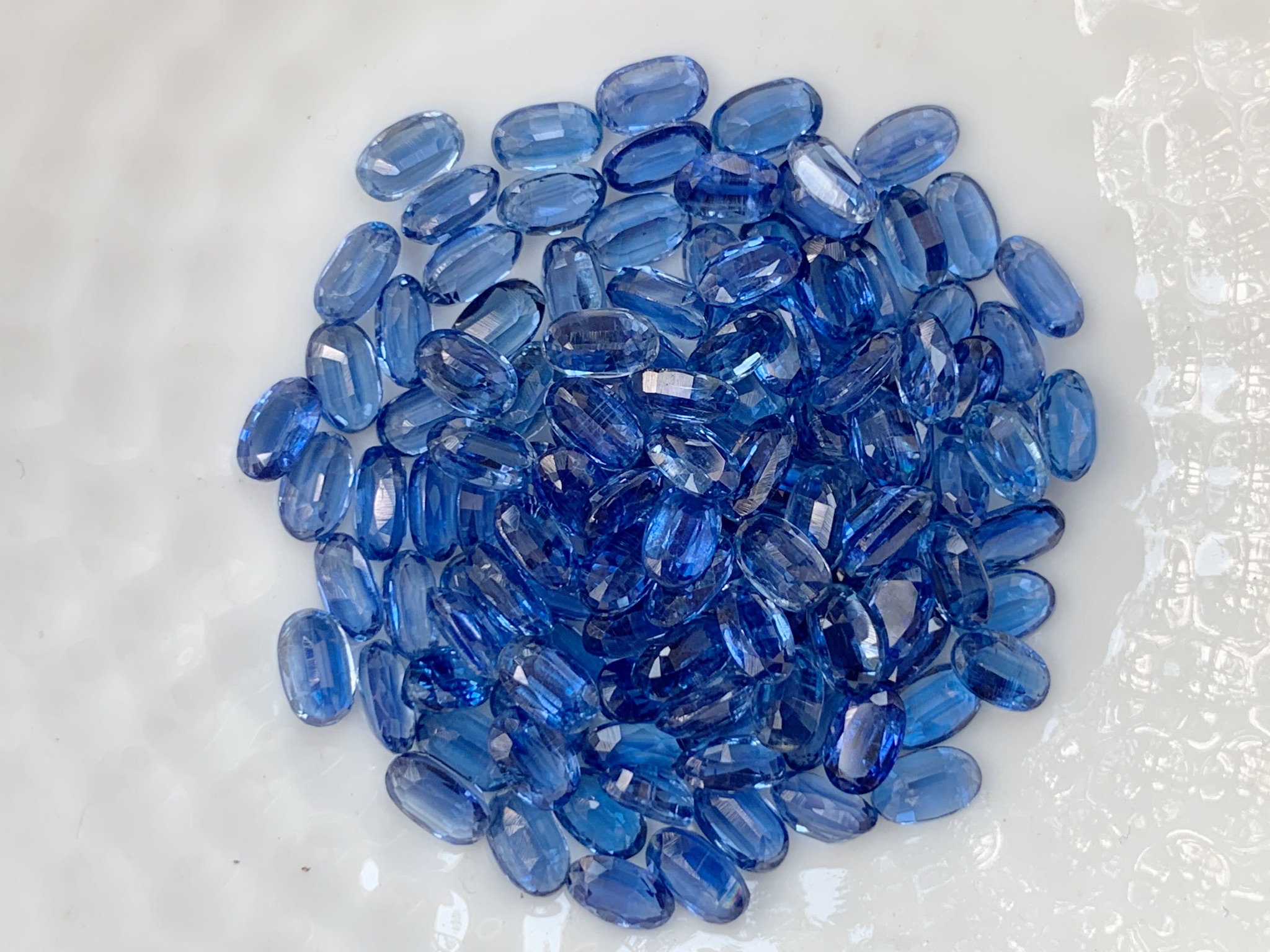 ไคยาไนท์ไข่ 5x3 mm. 1 กะรัต