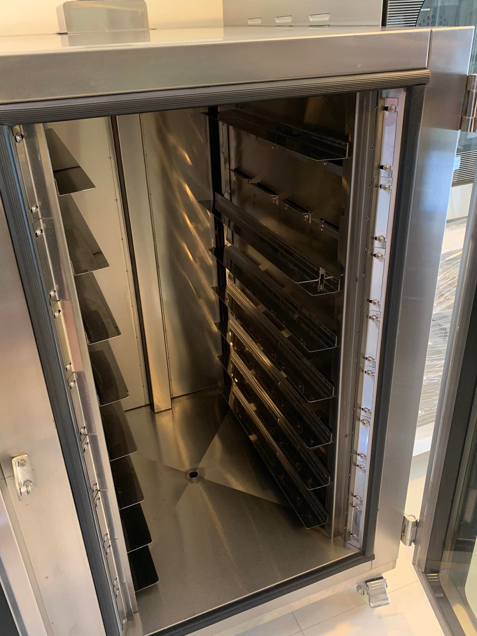 ขาย เตาอบลมร้อนระบบแก๊สคุมไฟฟ้า 8 ถาด SI-CO8G