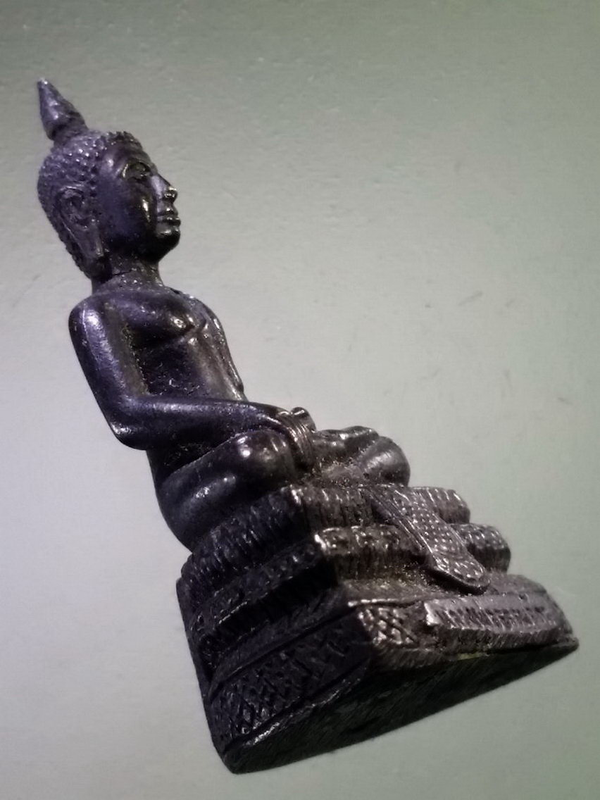 Antig LSD 136 รูปหล่อพระพุทธหลวงพ่อธรรมจักร สร้างปี 2553 ตอกโค้ด