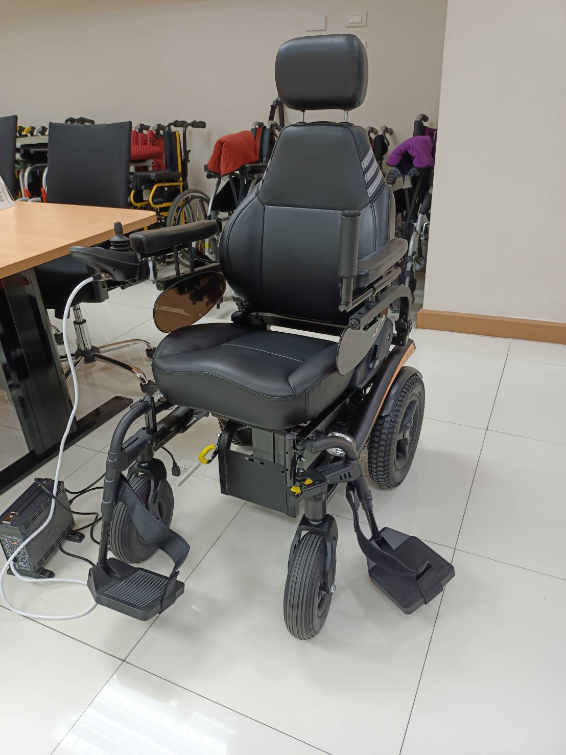 รถเข็นไฟฟ้าคาร์ม่า KARMA รุ่น Blazer Captain พนักพิงปรับเอนได้ ของแท้ รับประกันศูนย์ไทย 5 ปี (รุ่นยอดนิยม)