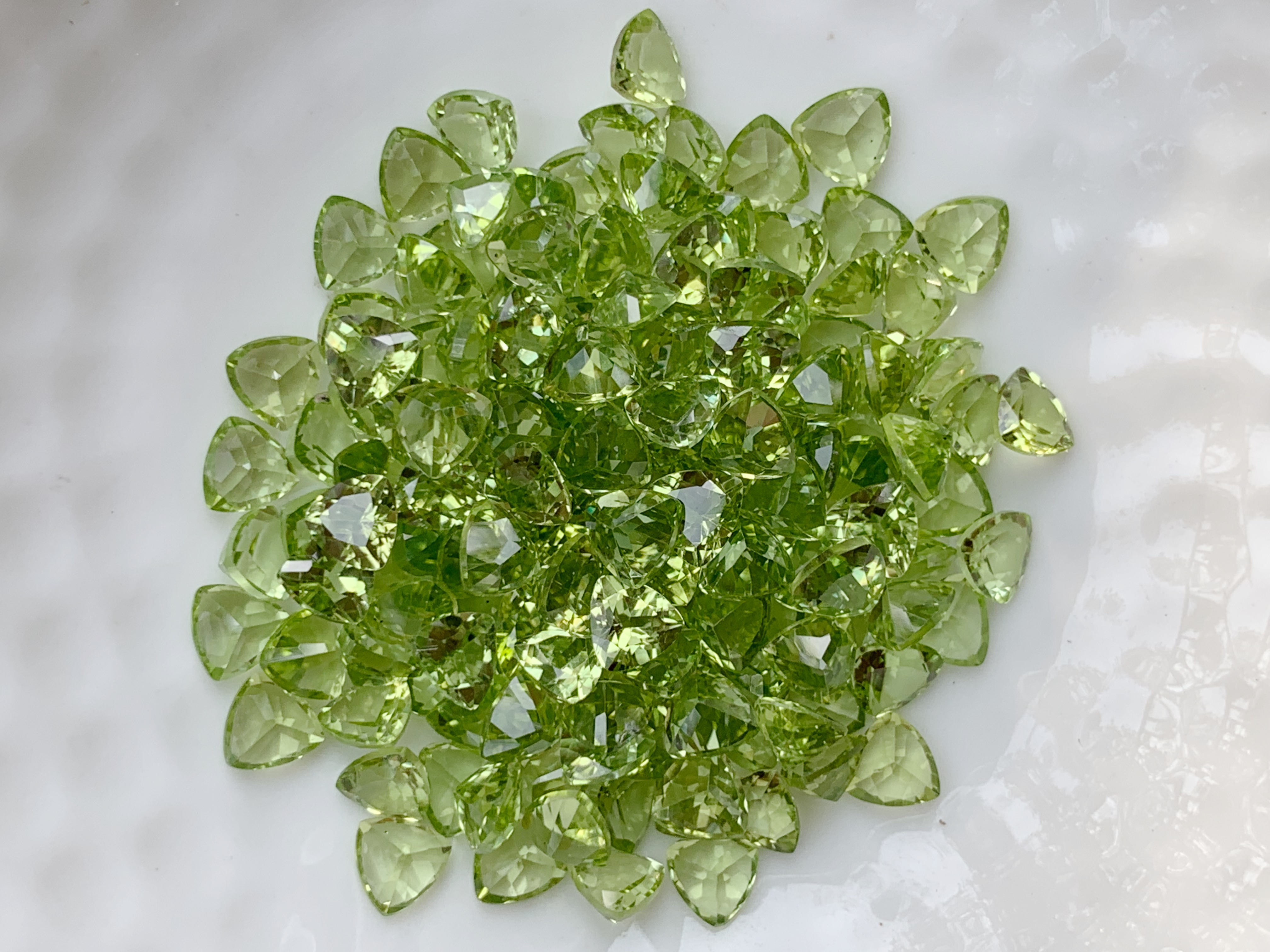 เพอริดอทสามเหลี่ยม 4 มม. 5 กะรัต