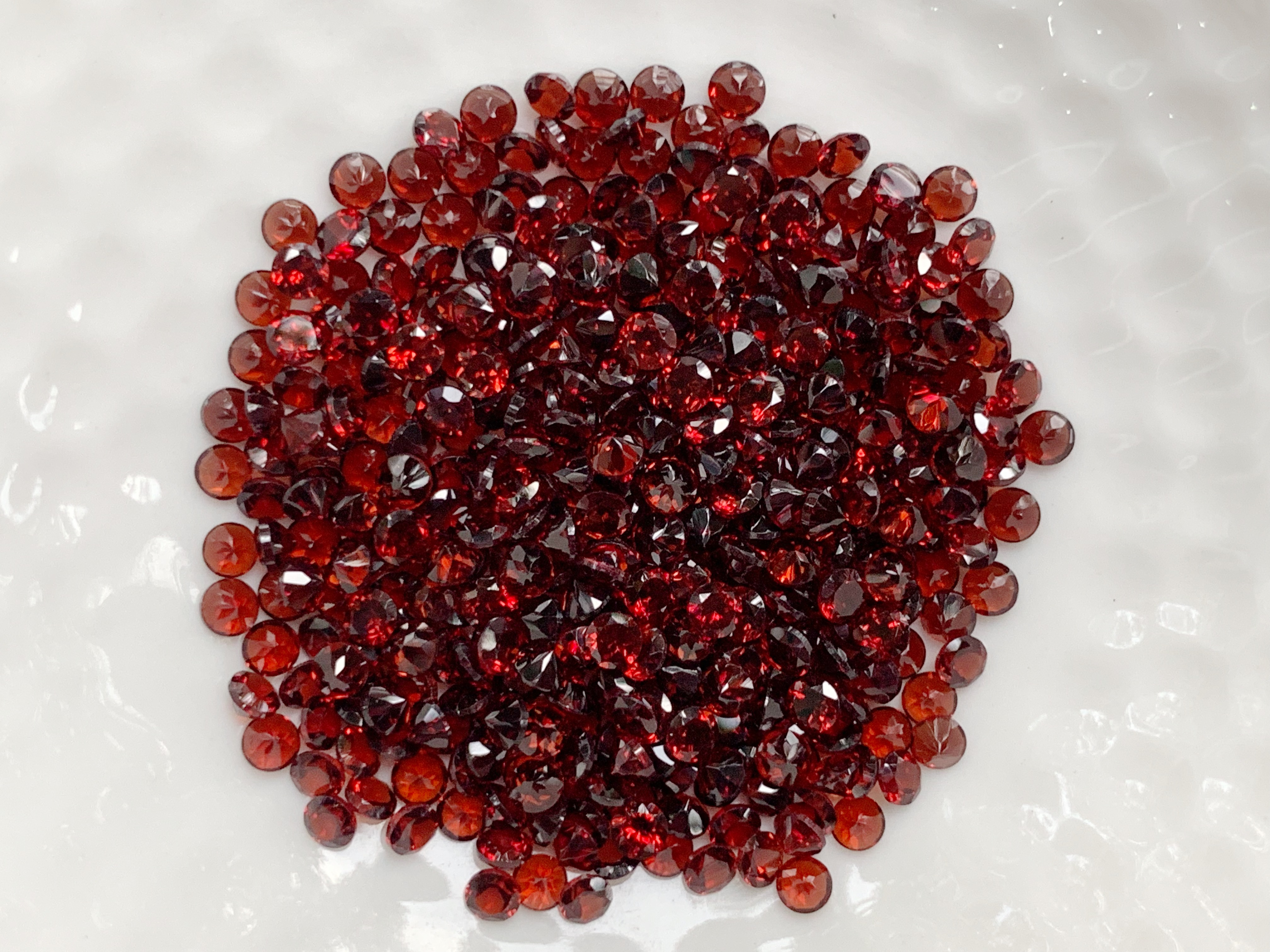 โกเมนกลม 2.5 มม. 5 กะรัต