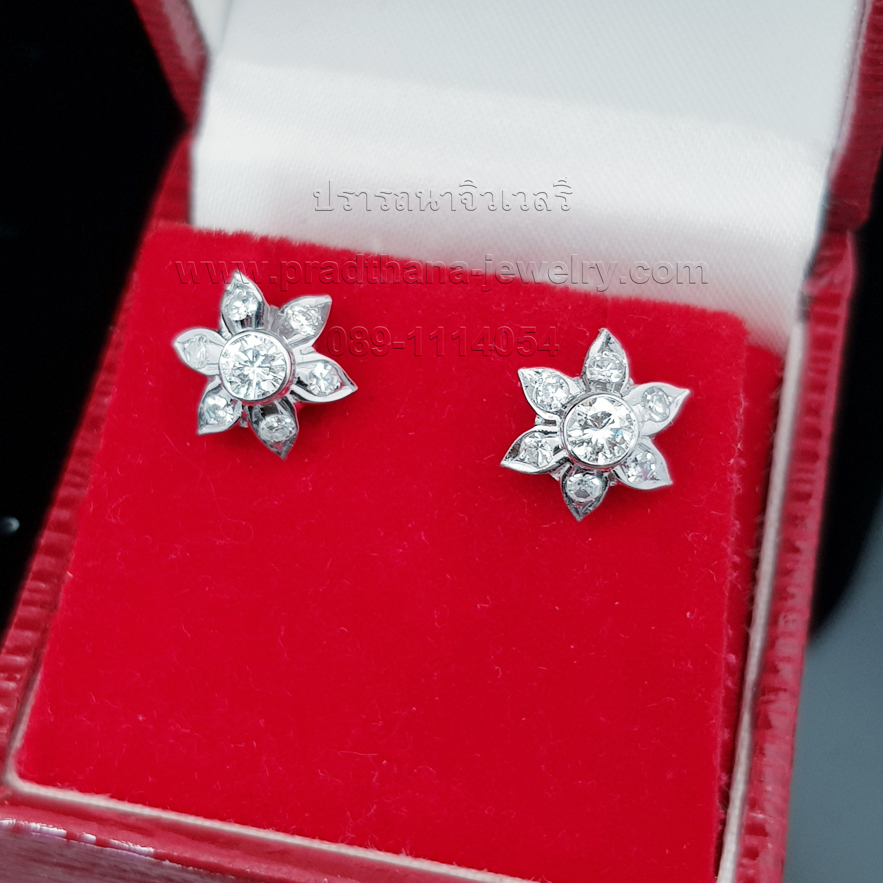 ต่างหูดอกไม้เพชร