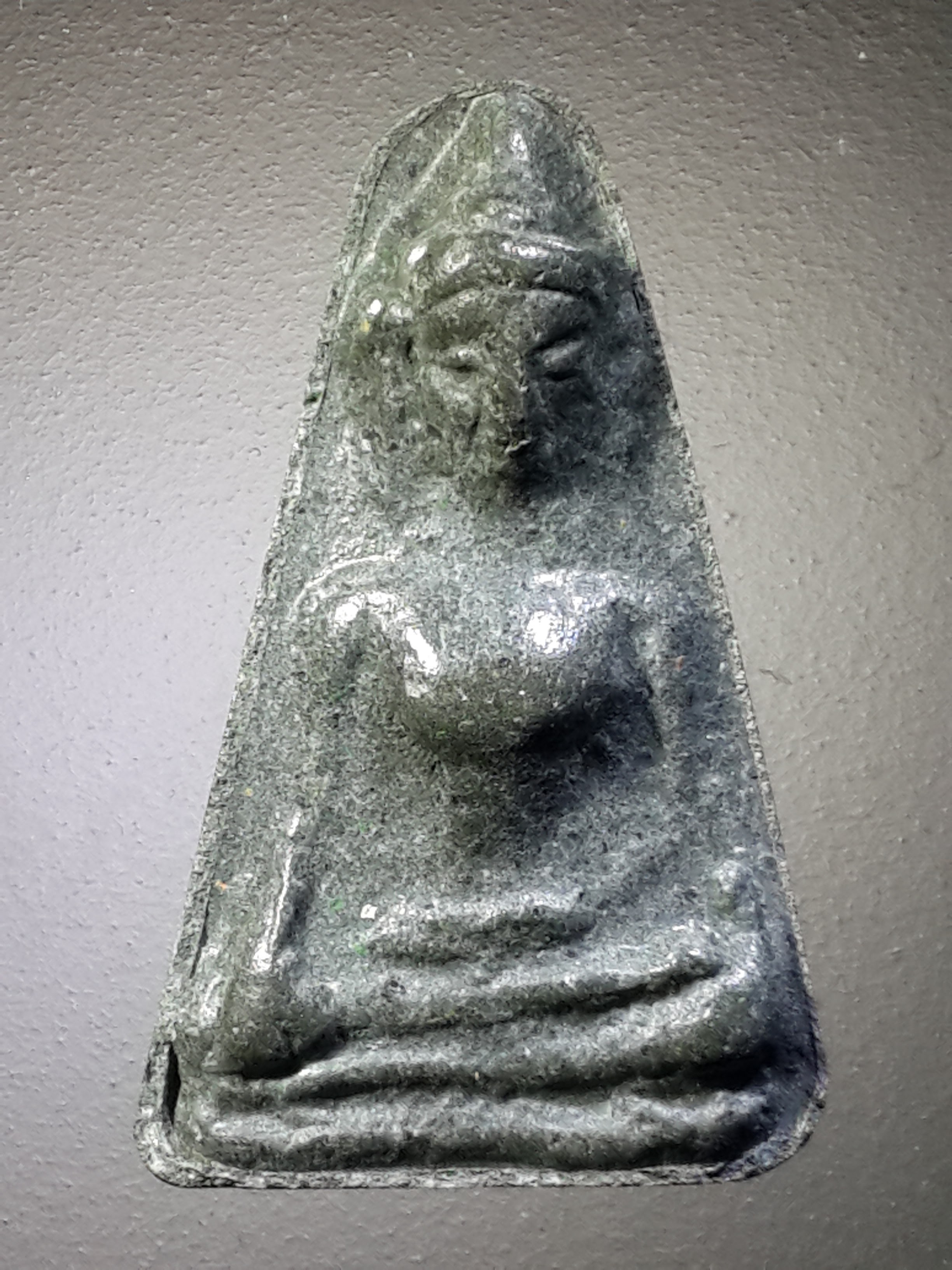 รหัสสินค้า พระมีกล่อง 401 พระผงสุพรรณ หลังลายพิมพ์นิ้วมือ รุ่น 558 ปี จังหวัดสุพรรณบุรี พระรายการนี้ให้เช่าบูชาแล้ว