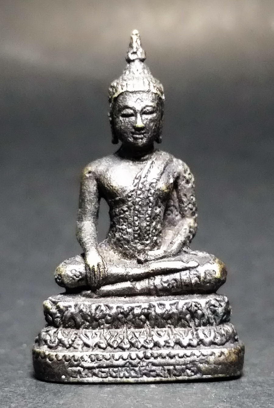 รหัสสินค้า พระกริ่ง พระหล่อ 388 รูปหล่อหลวงพ่อสัมฤทธิ์ ไม่ทราบวัด ไม่ทราบปีที่สร้าง เนื้อโลหะเก่า มีอายุ