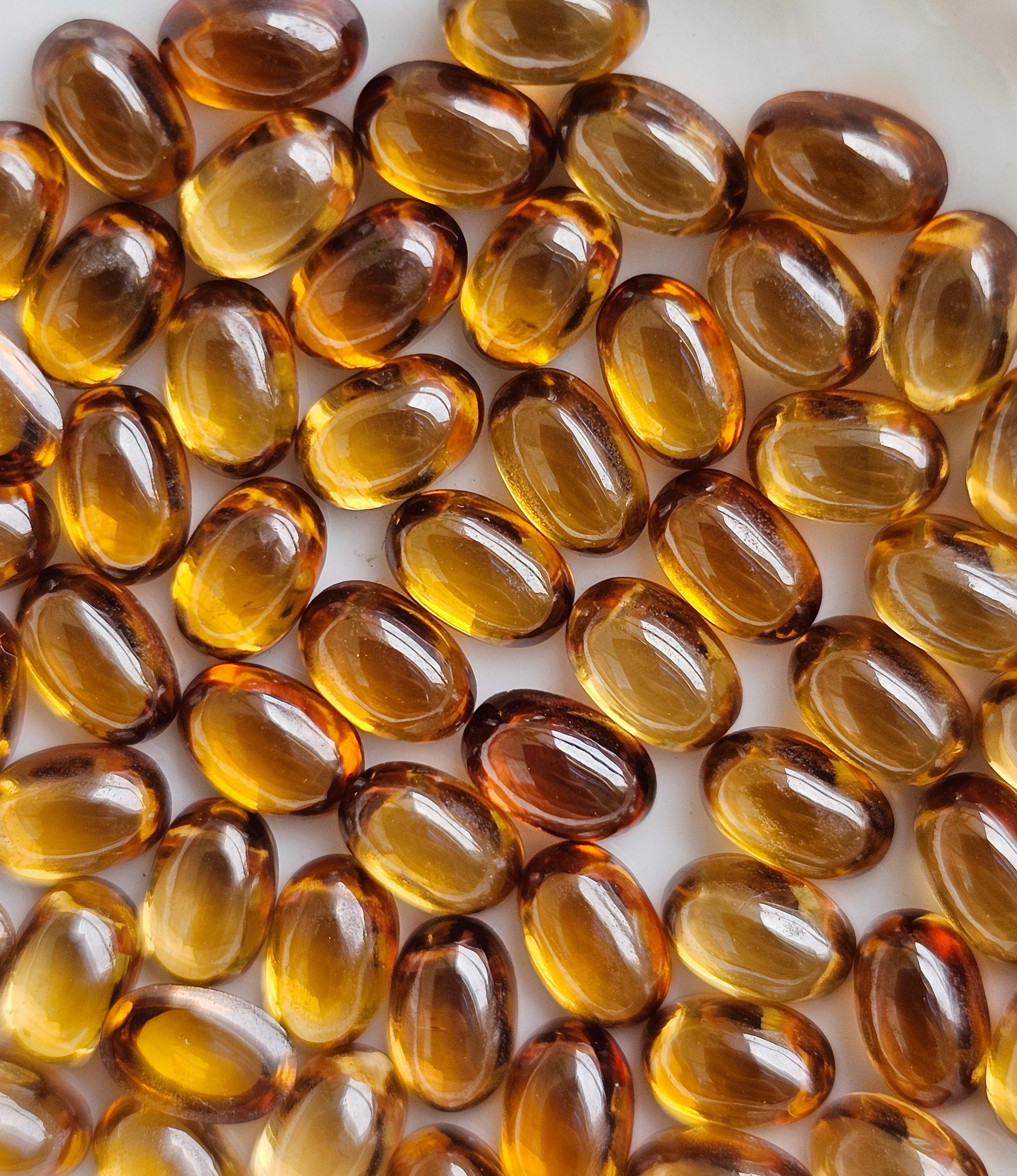 พลอยเพทายดิบไข่หลังเบี้ย 6x4mm. 1 กะรัต