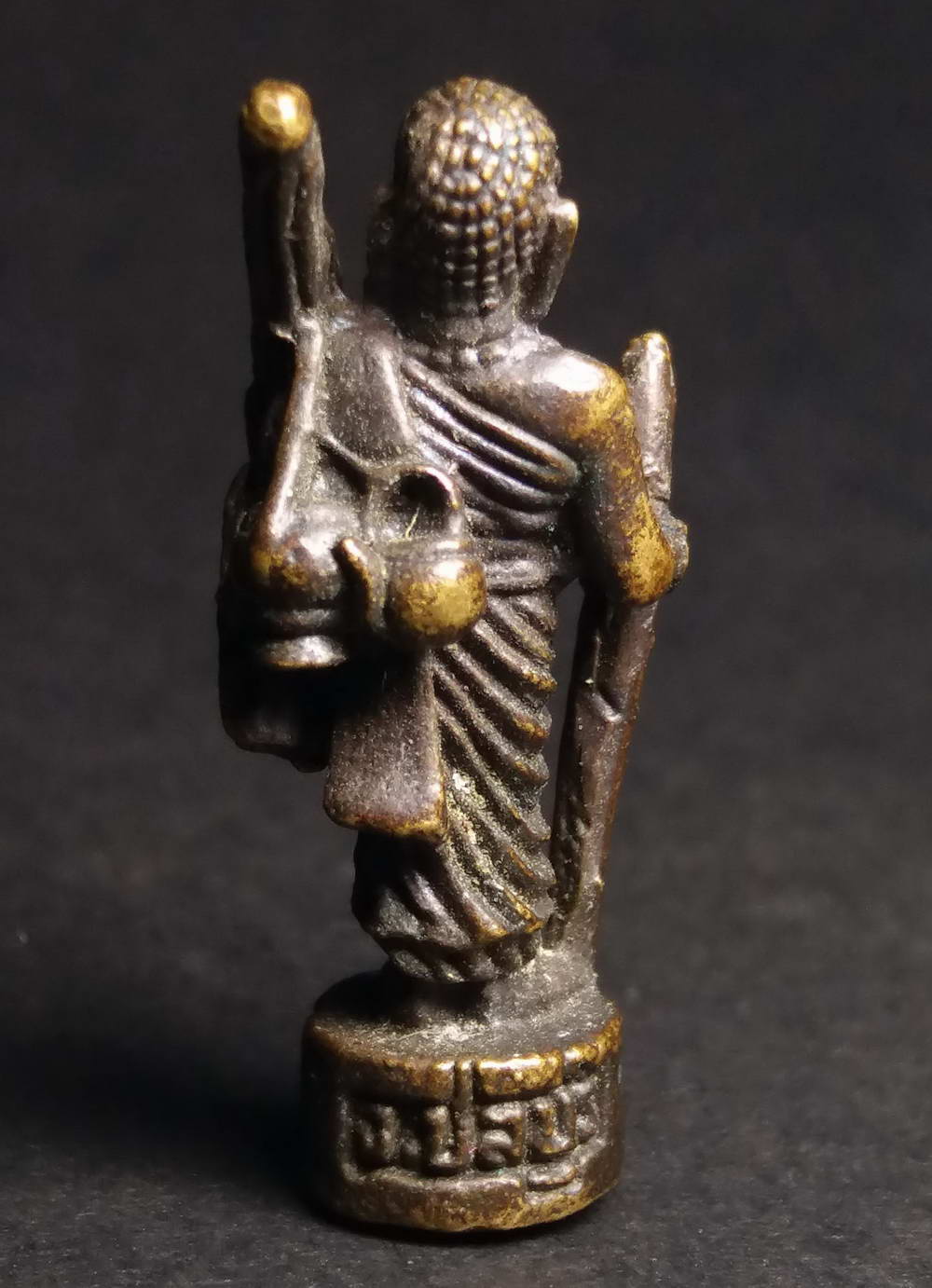 รหัสสินค้า พระกริ่ง พระหล่อ 138 รูปหล่อพระสีวลี วัดอ้อมแก้ว จังหวัดชลบุรี เนื้อทองผสม