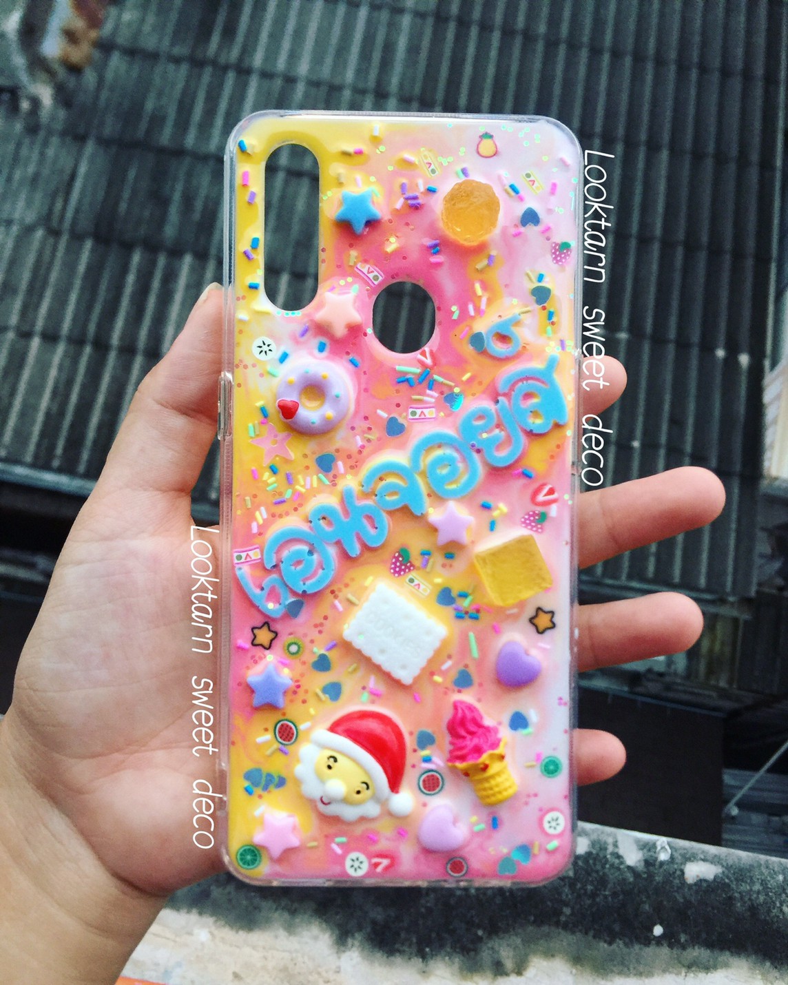 เคสเรซิ่นสีขาว เหลือง ชมพู อักษรสีฟ้าล้วน