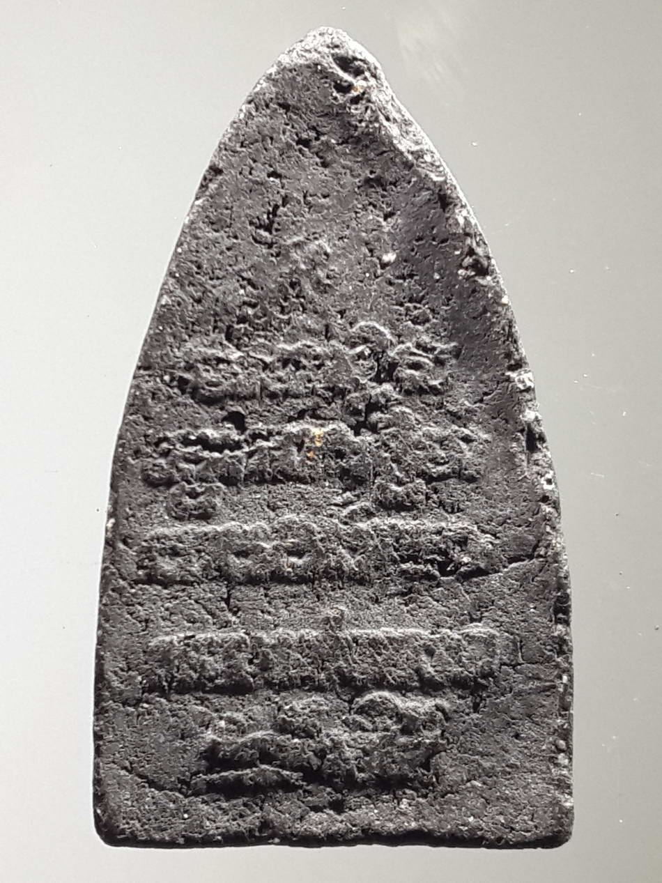 รหัสสินค้า หลวงปู่ทวด วัดต่างๆ 291 หลวงปู่ทวดวัดช้างให้ จังหวัดปัตตานี พิมพ์ตัวหนังสือนูน เนื้อว่านกากยายักษ์ ผสมผงใบลาน ไม่ทราบปีที่สร้าง พระรายการนี้ให้เช่าบูชาแล้ว