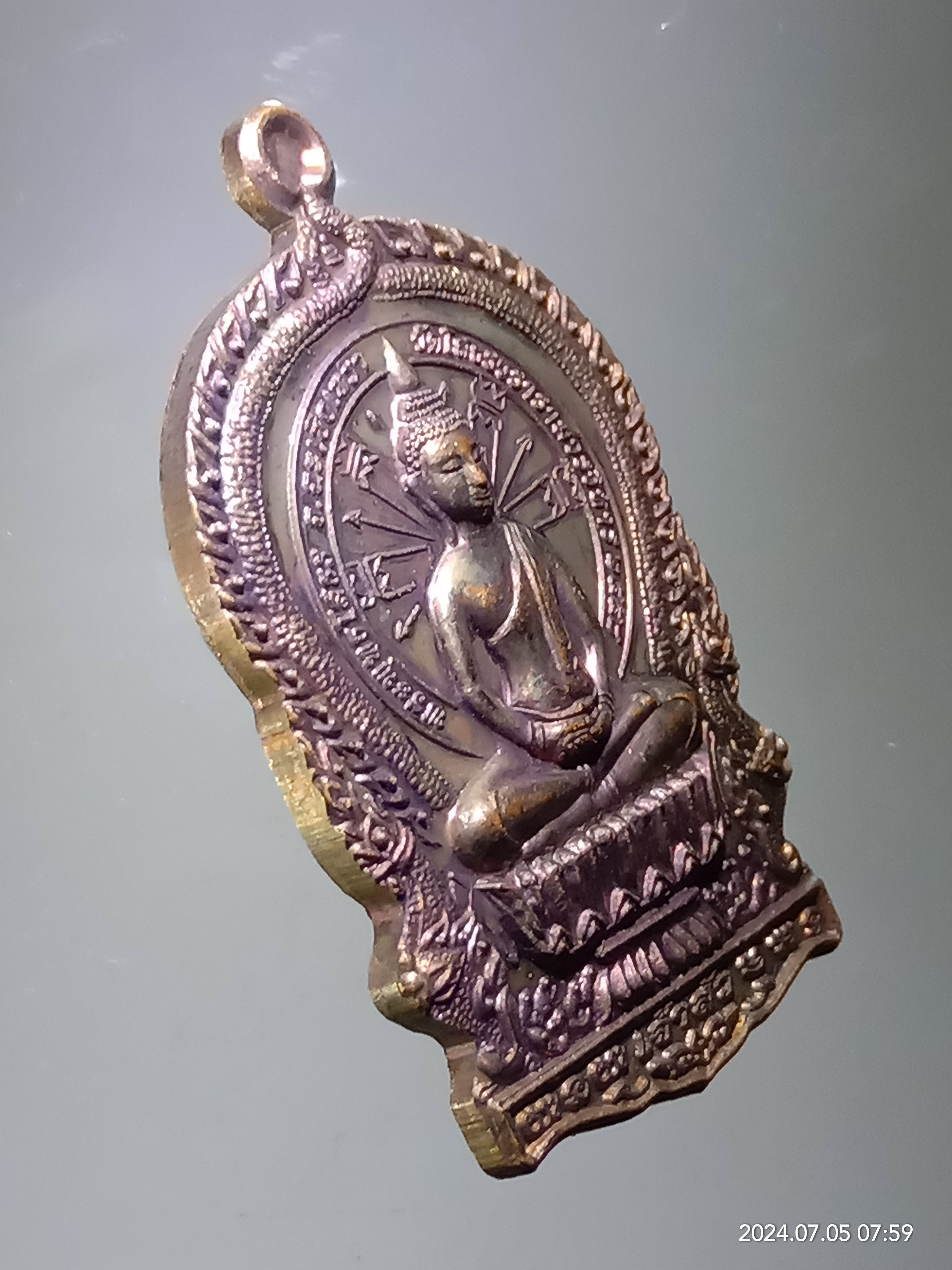 รหัสสินค้า เหรียญพระพุทธ 137 เหรียญเสมานั่งพาน พระพุทธโสธร วัดโสธรวรารามวรวิหาร จังหวัดฉะเชิงเทรา รุ่นแรก 9 ทศวรรษ ตอกโค๊ต ด้านหลัง หมายเลข 324