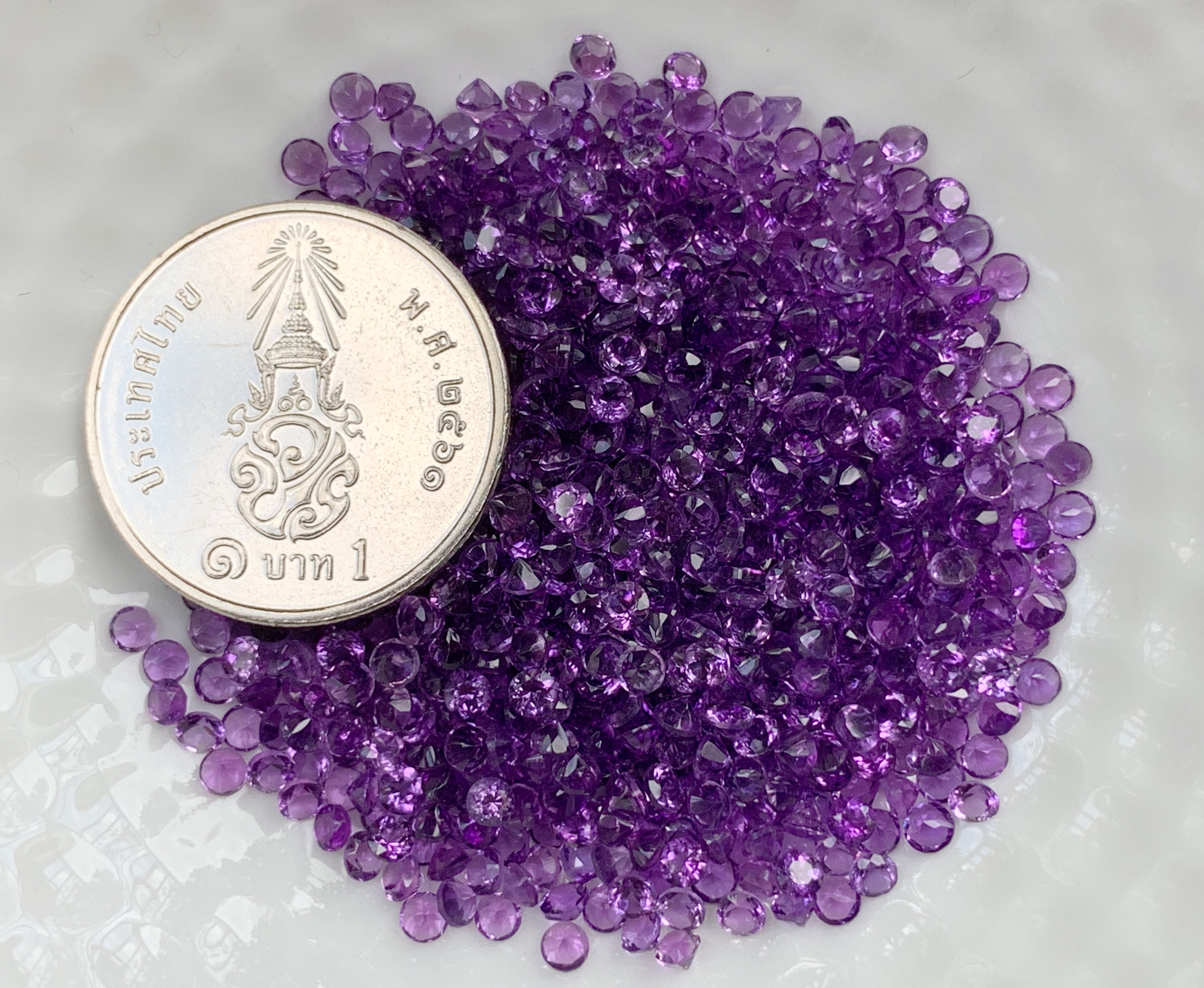 อเมทิสกลม 2.3 มม. 5 กะรัต