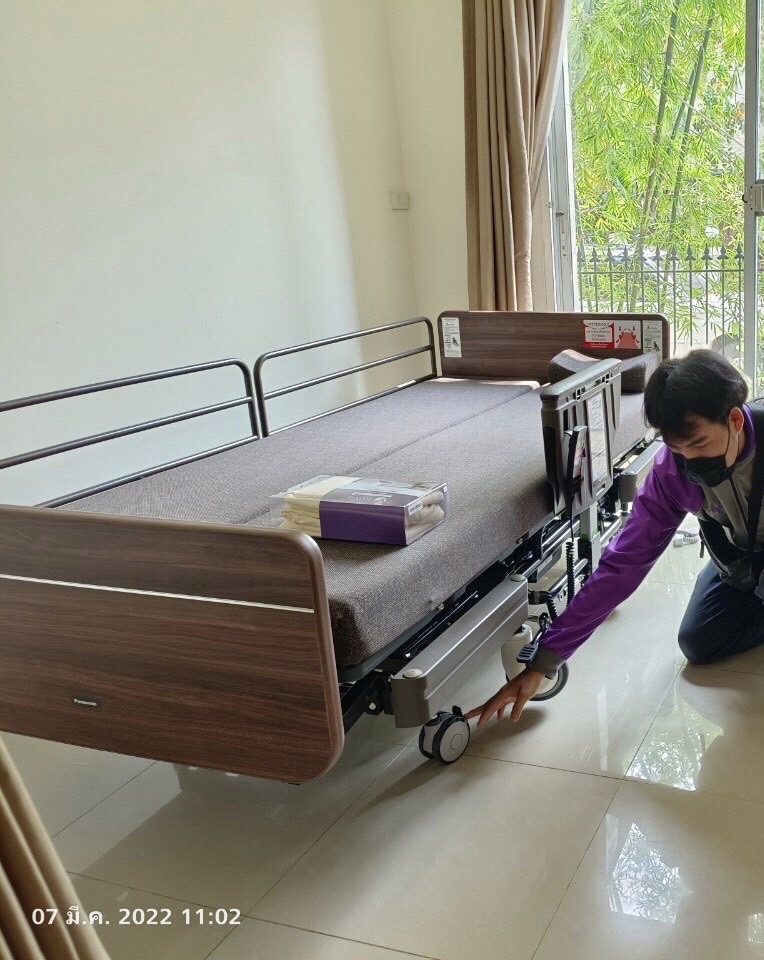 เตียงผู้ป่วย ปรับแยกเป็นรถเข็นไฟฟ้าได้ Robotic Care Bed รุ่น RESYONE PLUS จาก PANASONIC ญี่ปุ่น