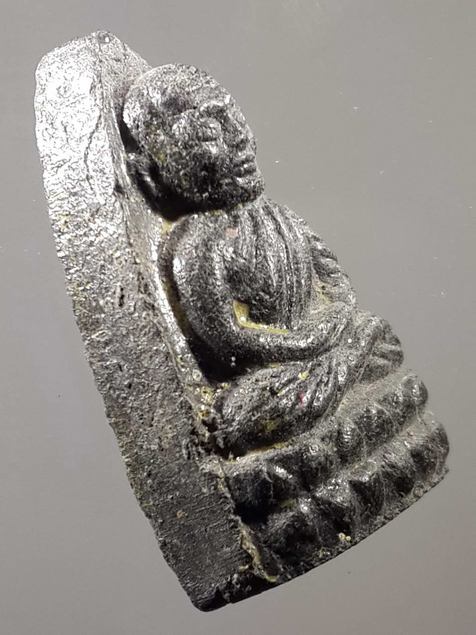 รหัสสินค้า หลวงปู่ทวด วัดต่างๆ 282 หลวงปู่ทวด วัดช้างให้ จังหวัดปัตตานี รุ่นร่ำรวยเงินทอง หลังนักษัตรปีมะเส็ง สร้างปี 2541 พระรายการนี้ให้เช่าบูชาแล้ว