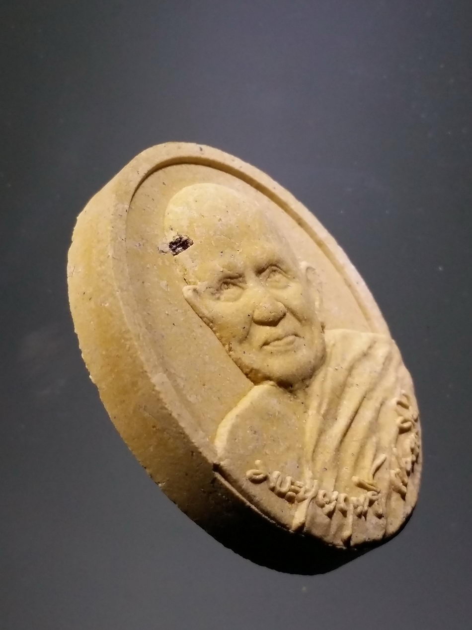 รหัสสินค้า พระมีกล่อง 3841 พระผงที่ระลึกอายุครบ 104 ปี พระบุญฤทธิ์