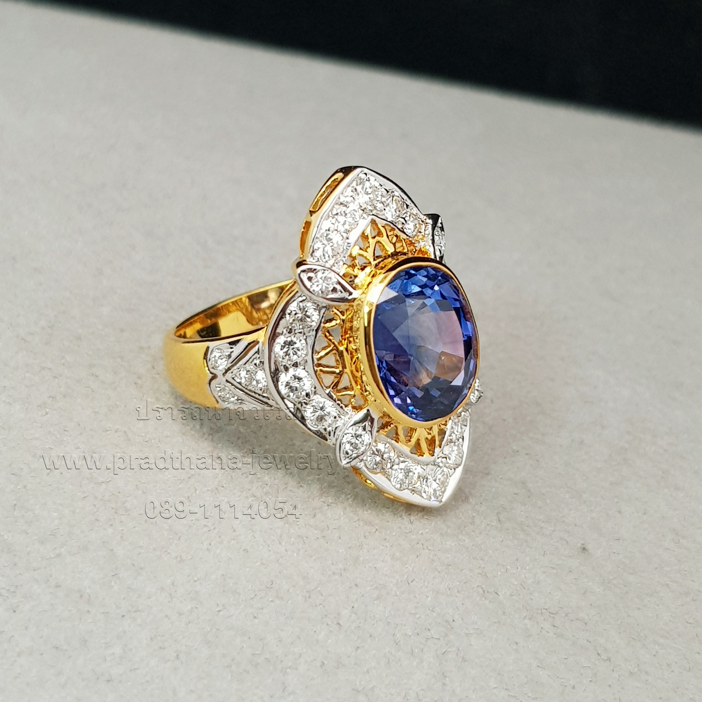 แหวนไพลินเปลี่ยนสีประดับเพชร