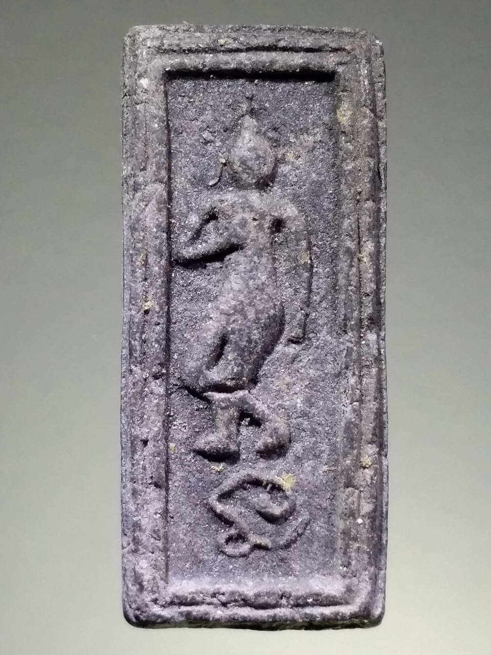 รหัสสินค้า พระไม่ทราบที่ 242 พระลีลาเนื้อผงใบลาน เนื้อหาเก่ามีอายุไม่ทราบที่