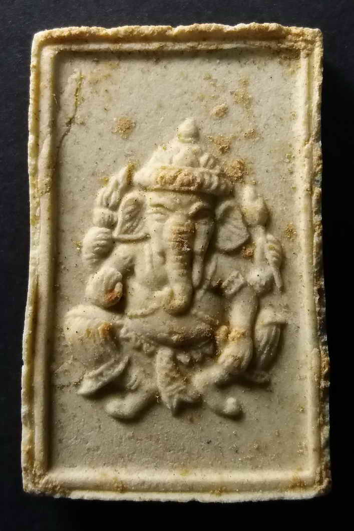 รหัสสินค้า เครื่องรางของขลัง ล็อกเก็ต ภาพถ่าย 014 เศียรพ่อแก่เนื้อผง หลังพระพิฆเณศวร ไม่ทราบสำนัก พระรายการนี้ให้เช่าบูชาแล้ว