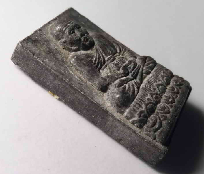 รหัสสินค้า หลวงปู่ทวด วัดต่างๆ 022 หลวงปู่ทวด เนื้อผงใบลาน วัดช้างให้ จังหวัดปัตตานี พิมพ์สี่เหลี่ยม หลังยันต์นะเฉลียวเพชร ไม่ทราบปีที่สร้าง พระเครื่องรายการนี้ให้เช่าบูชาแล้ว