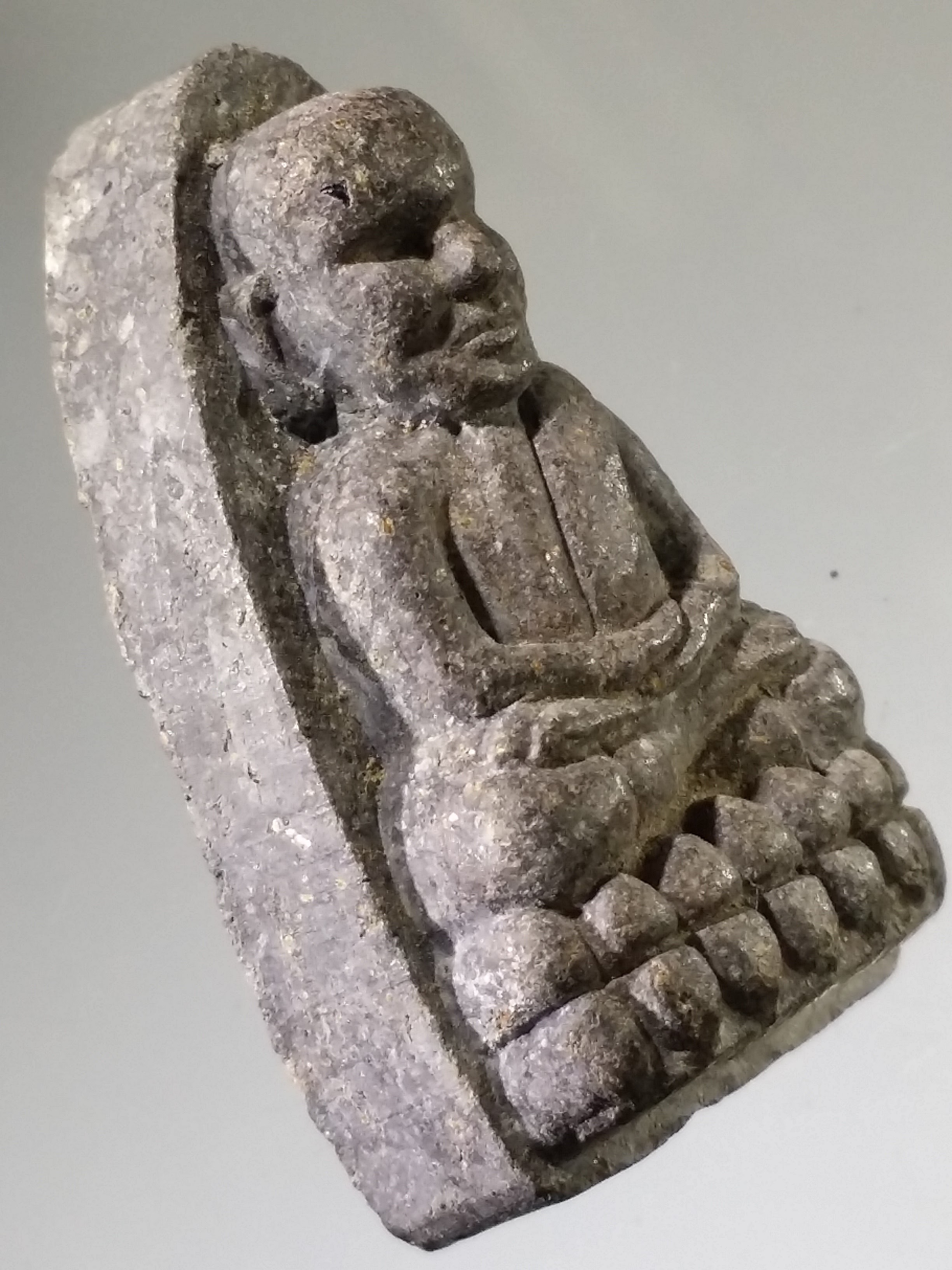 รหัสสินค้า หลวงปู่ทวด วัดต่างๆ 484 หลวงปู่ทวด เนื้อผงใบลาน ฝังแร่ วัดห้วยมงคล จังหวัดประจวบคีรีขันธ์ พิมพ์ใหญ่